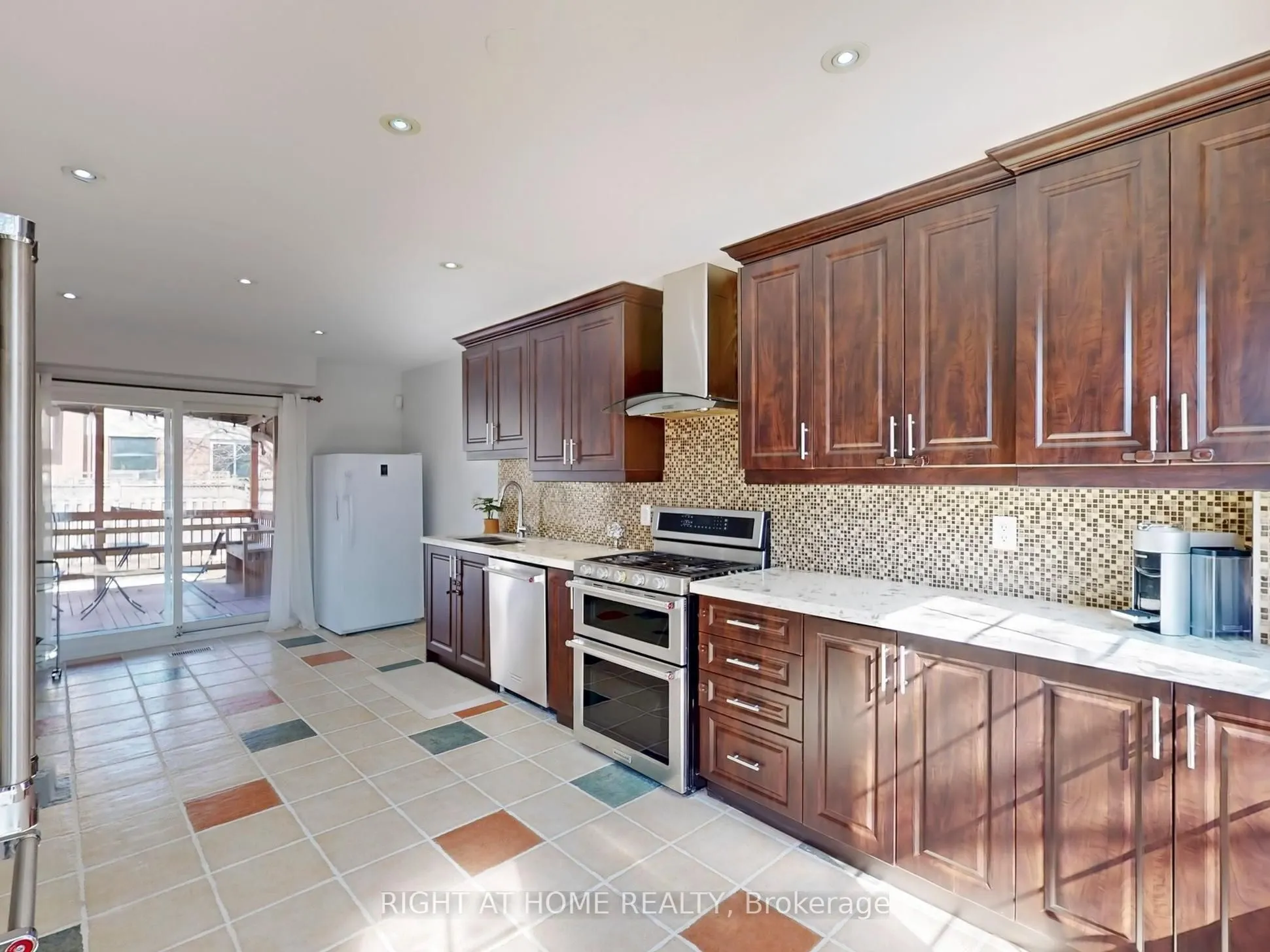 116 Floribunda Crescent