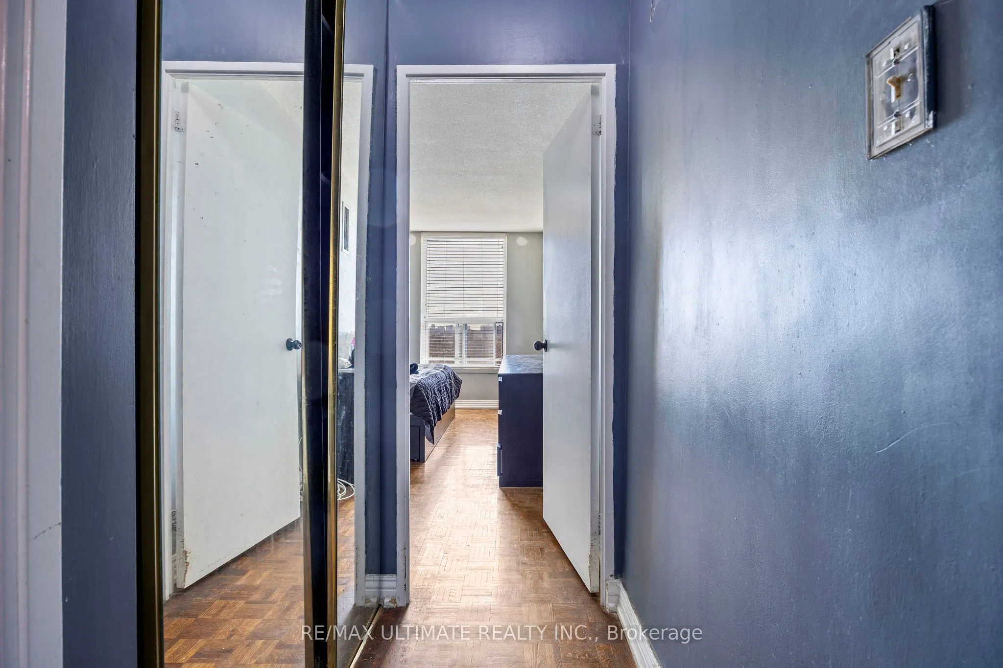 85 Emmett Avenue S, ##1807