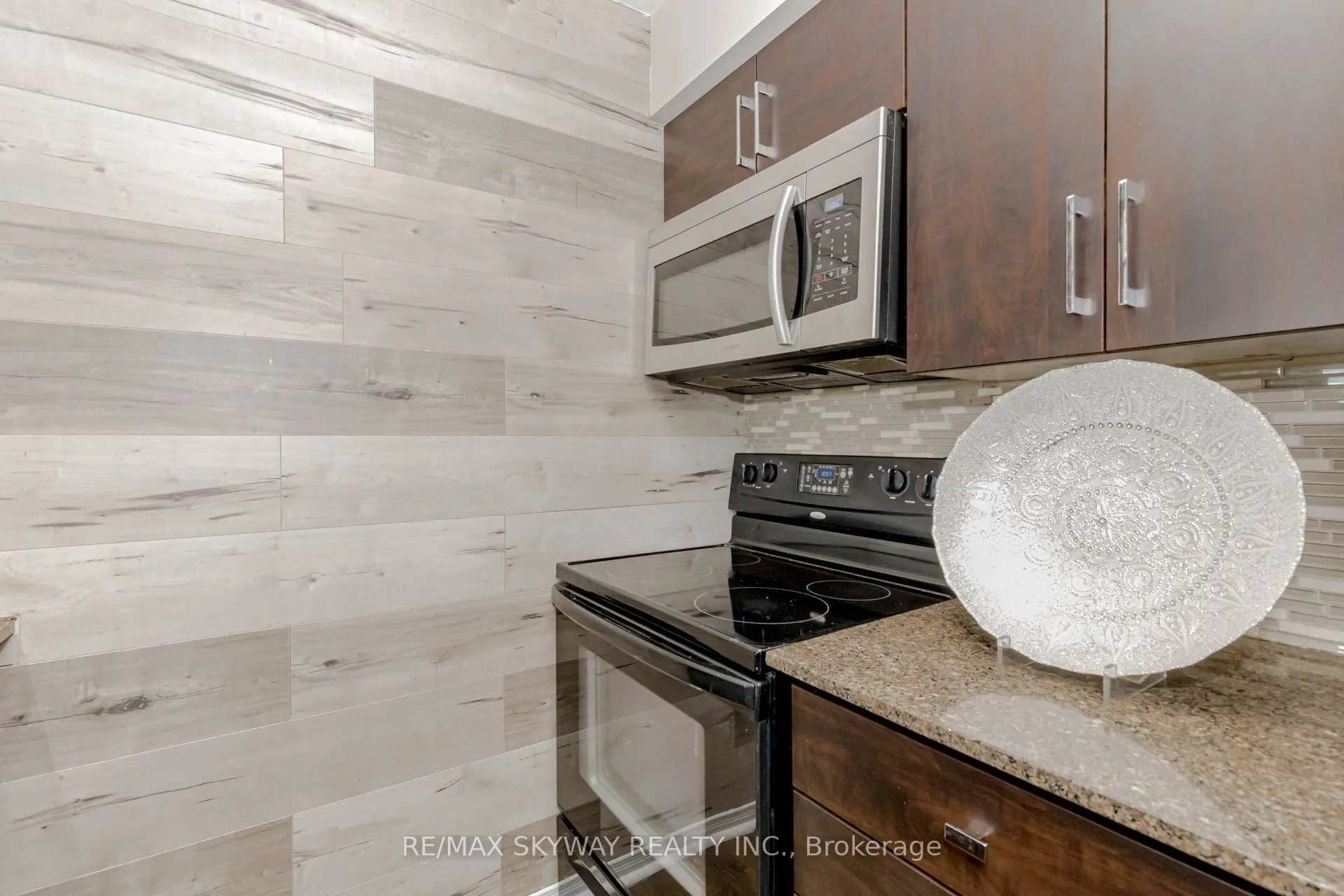 215 Queen Street E, #403