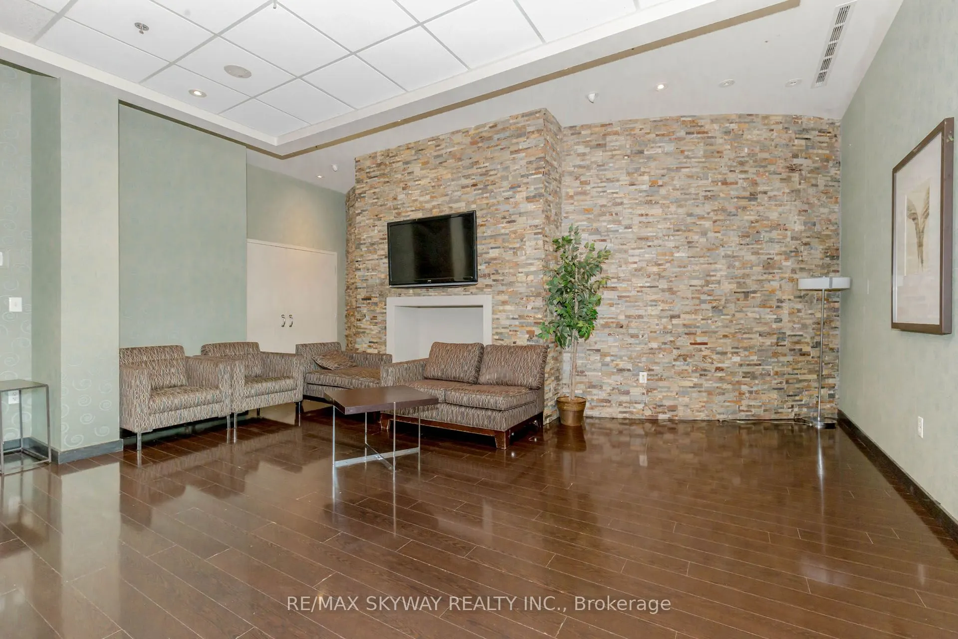 215 Queen Street E, #403