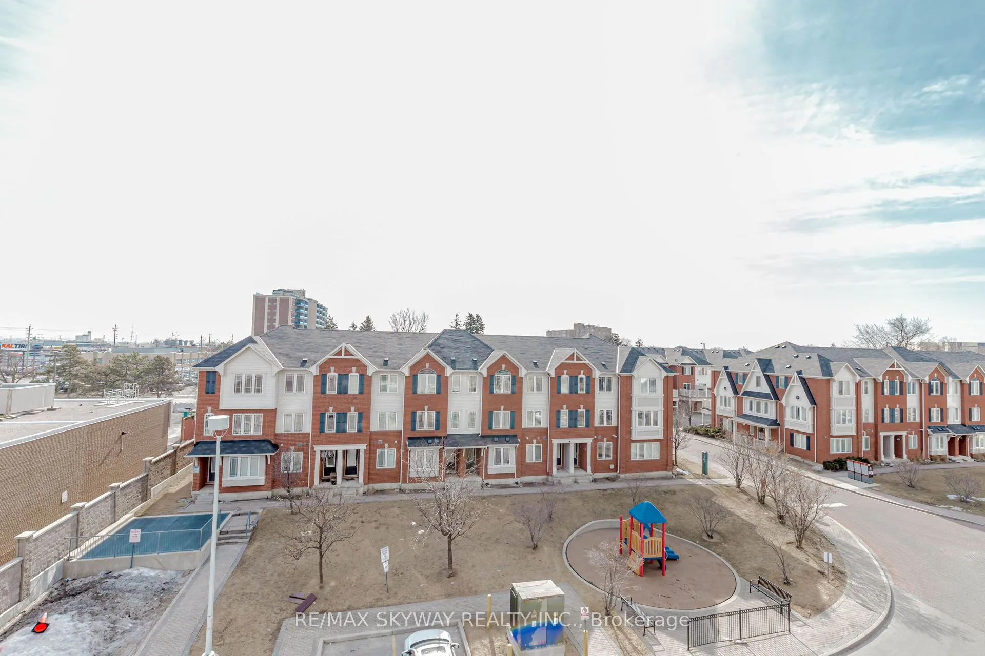 215 Queen Street E, #403