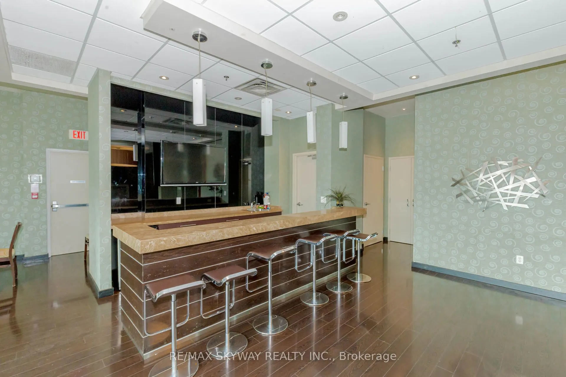 215 Queen Street E, #403