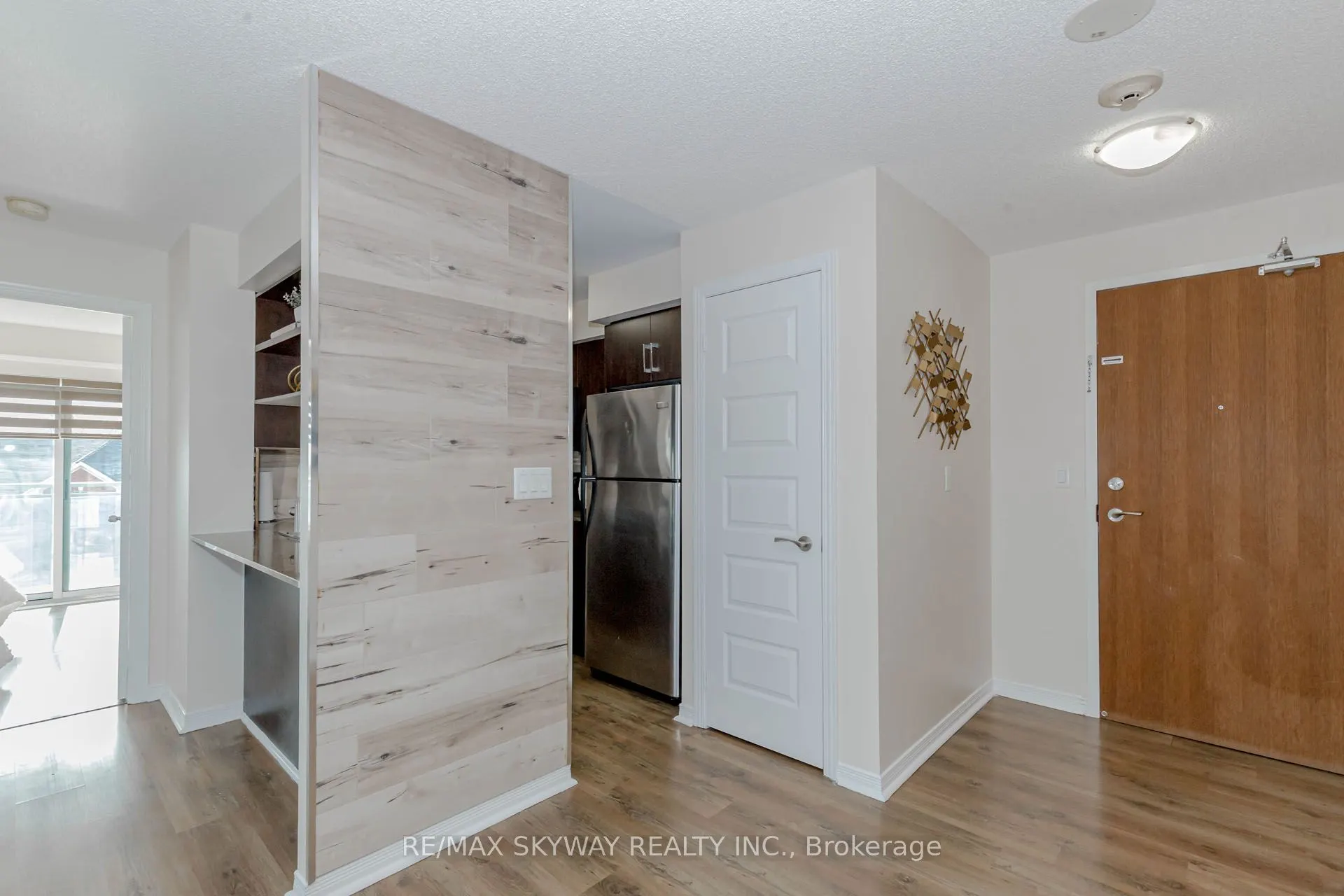 215 Queen Street E, #403