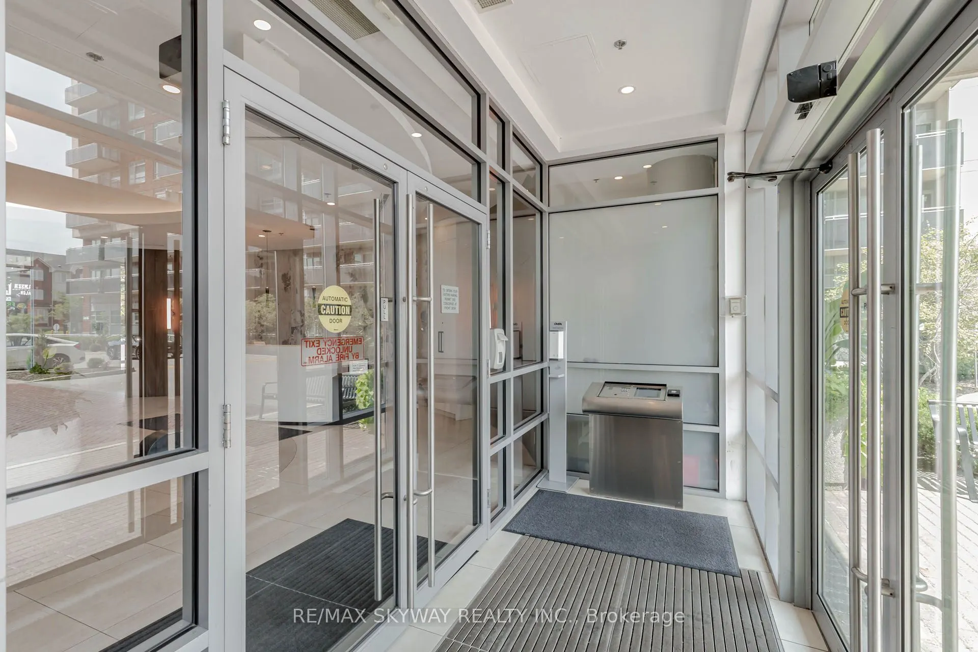 215 Queen Street E, #403