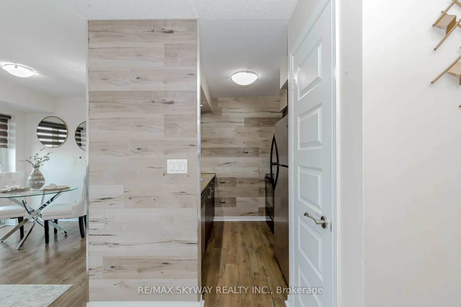 215 Queen Street E, #403