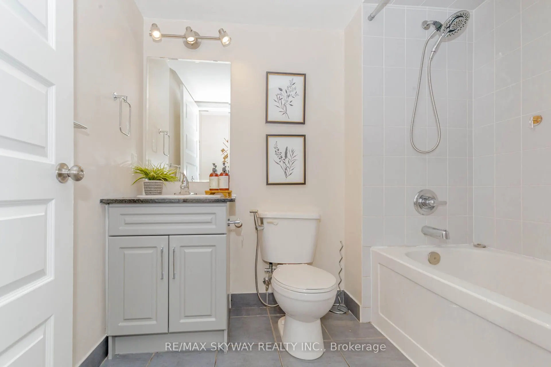 215 Queen Street E, #403