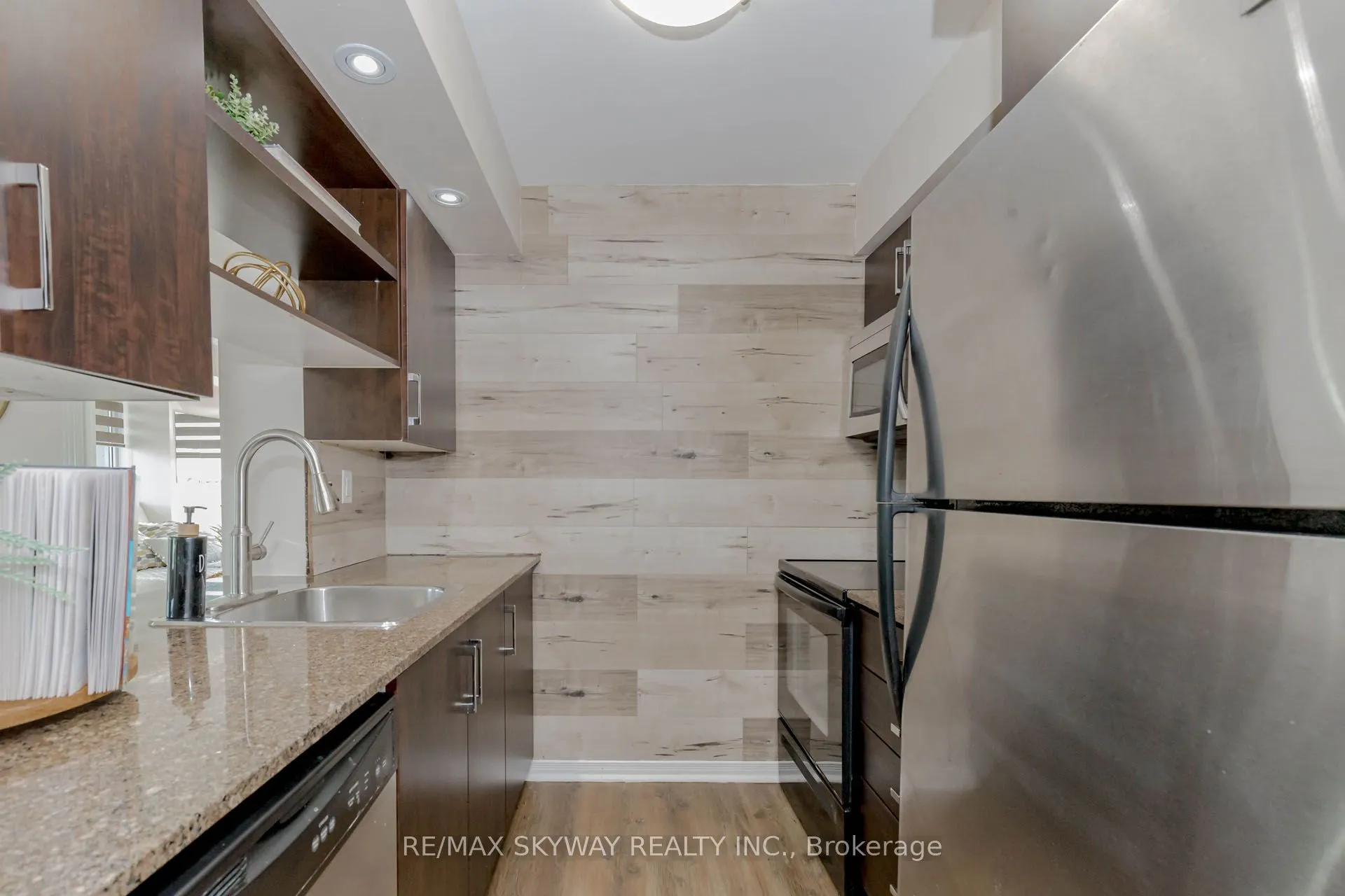 215 Queen Street E, #403