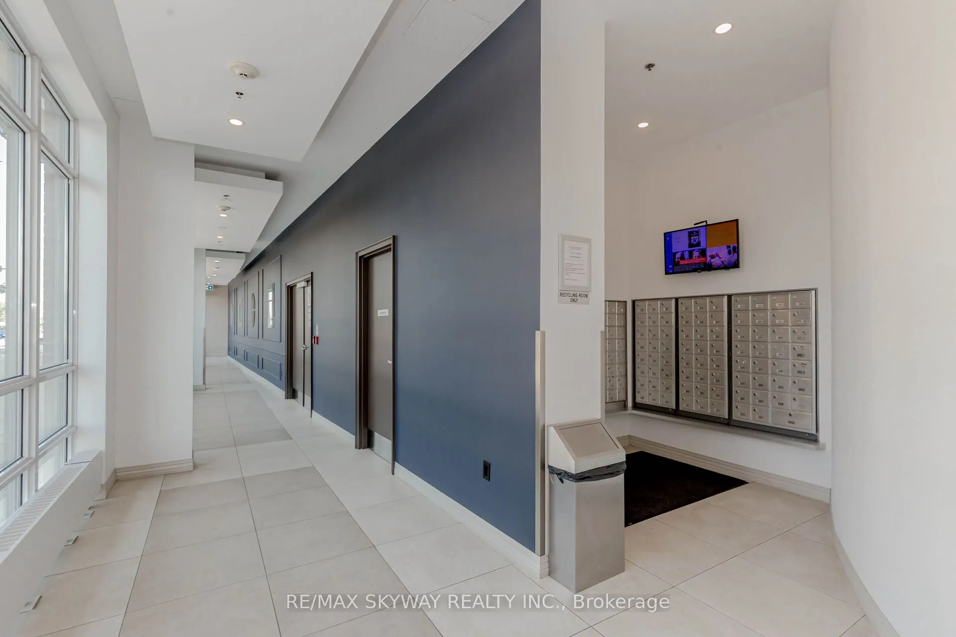 215 Queen Street E, #403