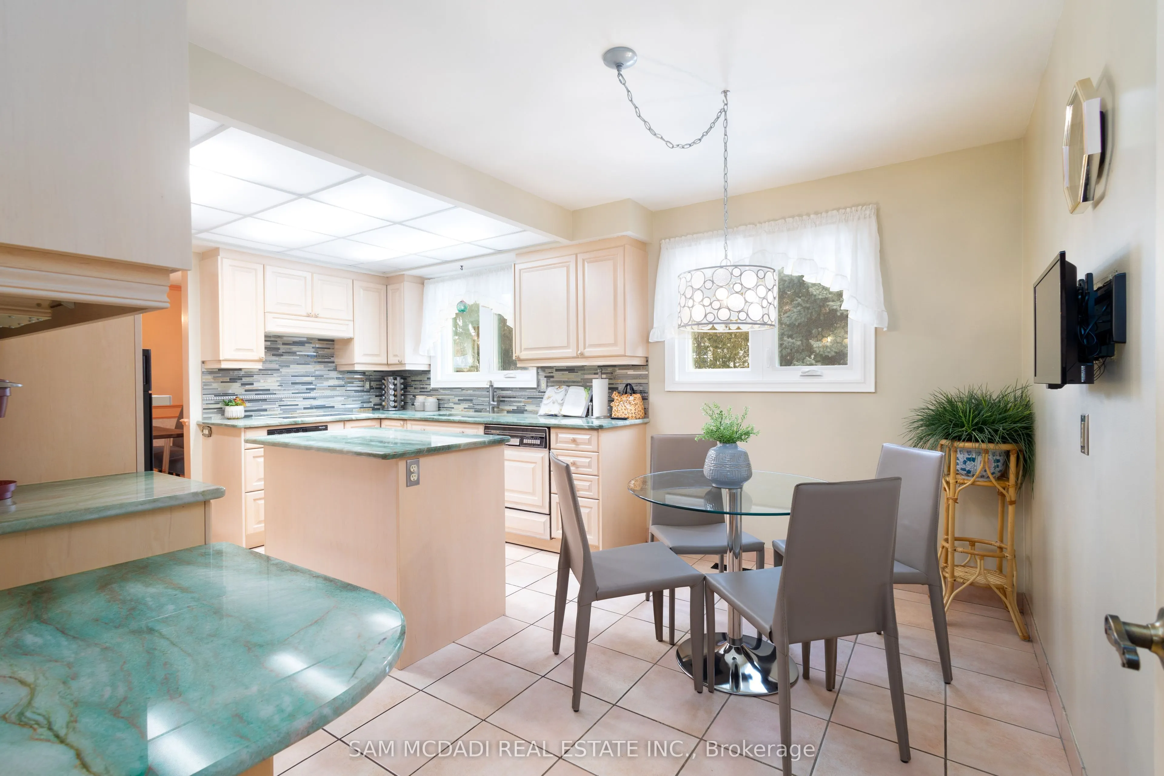 2529 Claymore Crescent