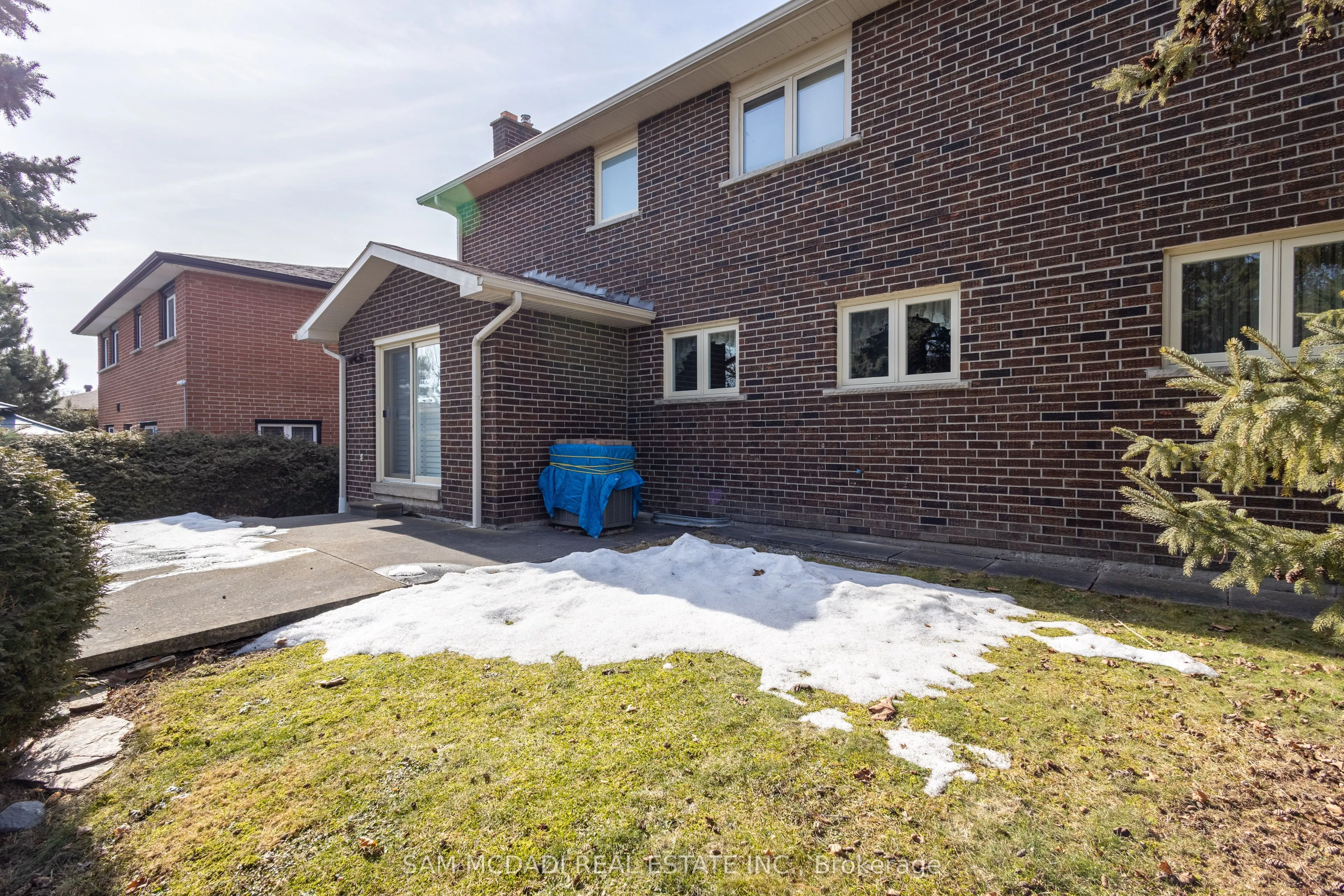 2529 Claymore Crescent