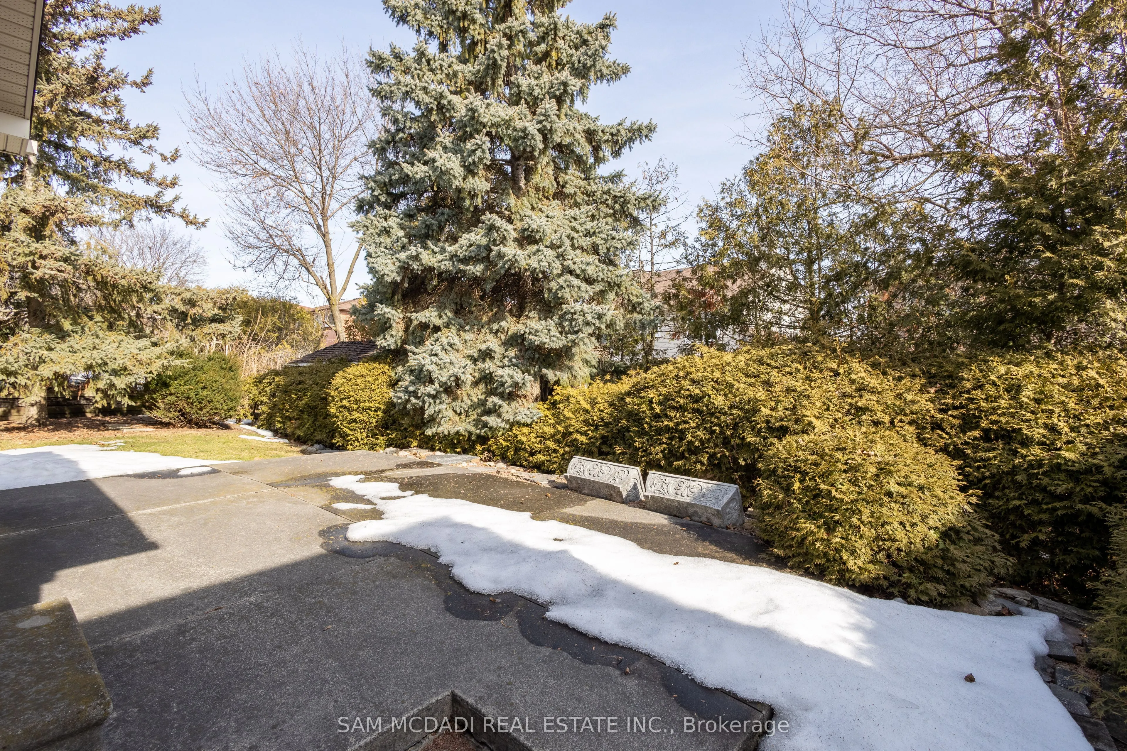 2529 Claymore Crescent