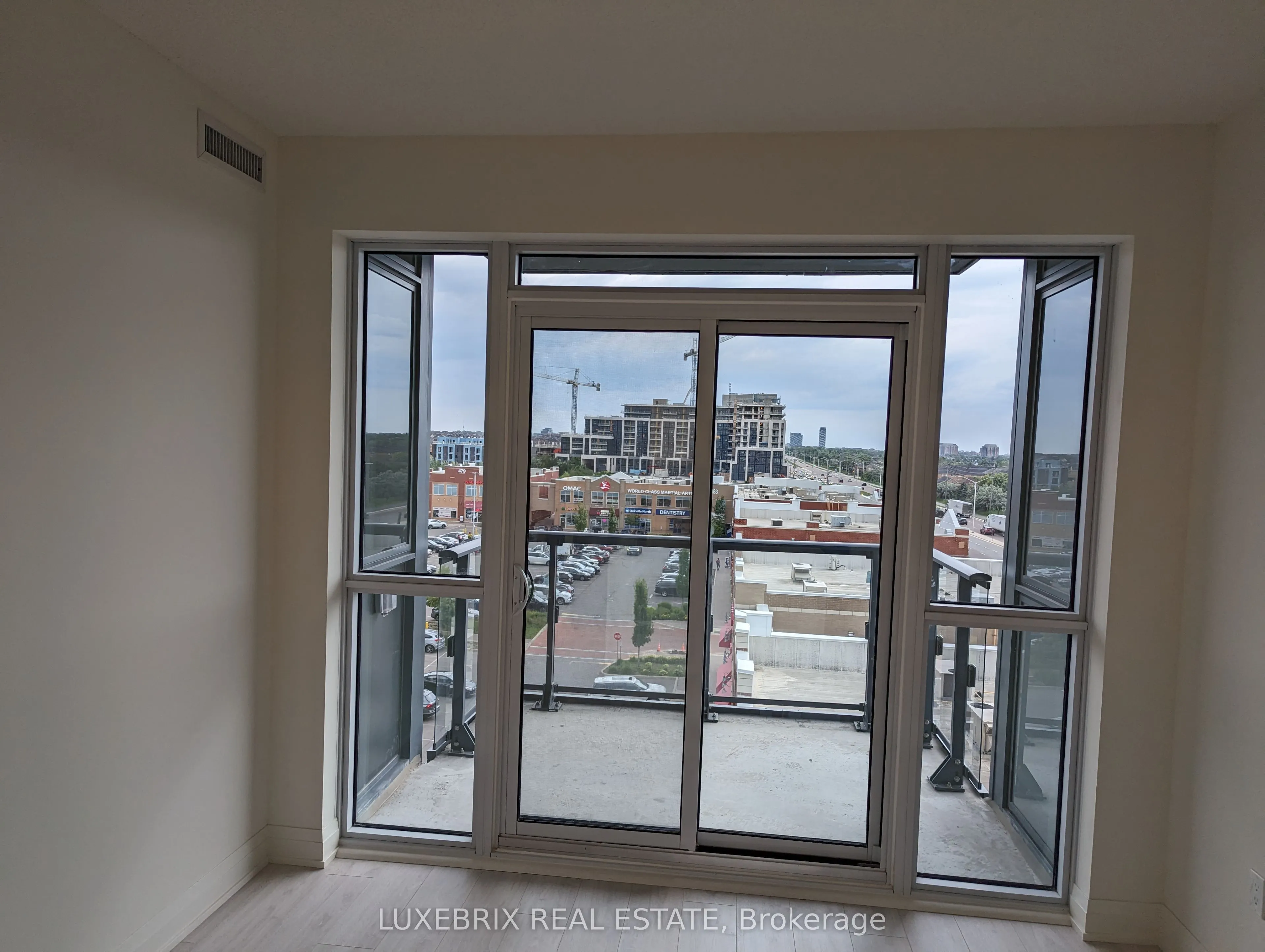 509 Dundas Street W #516