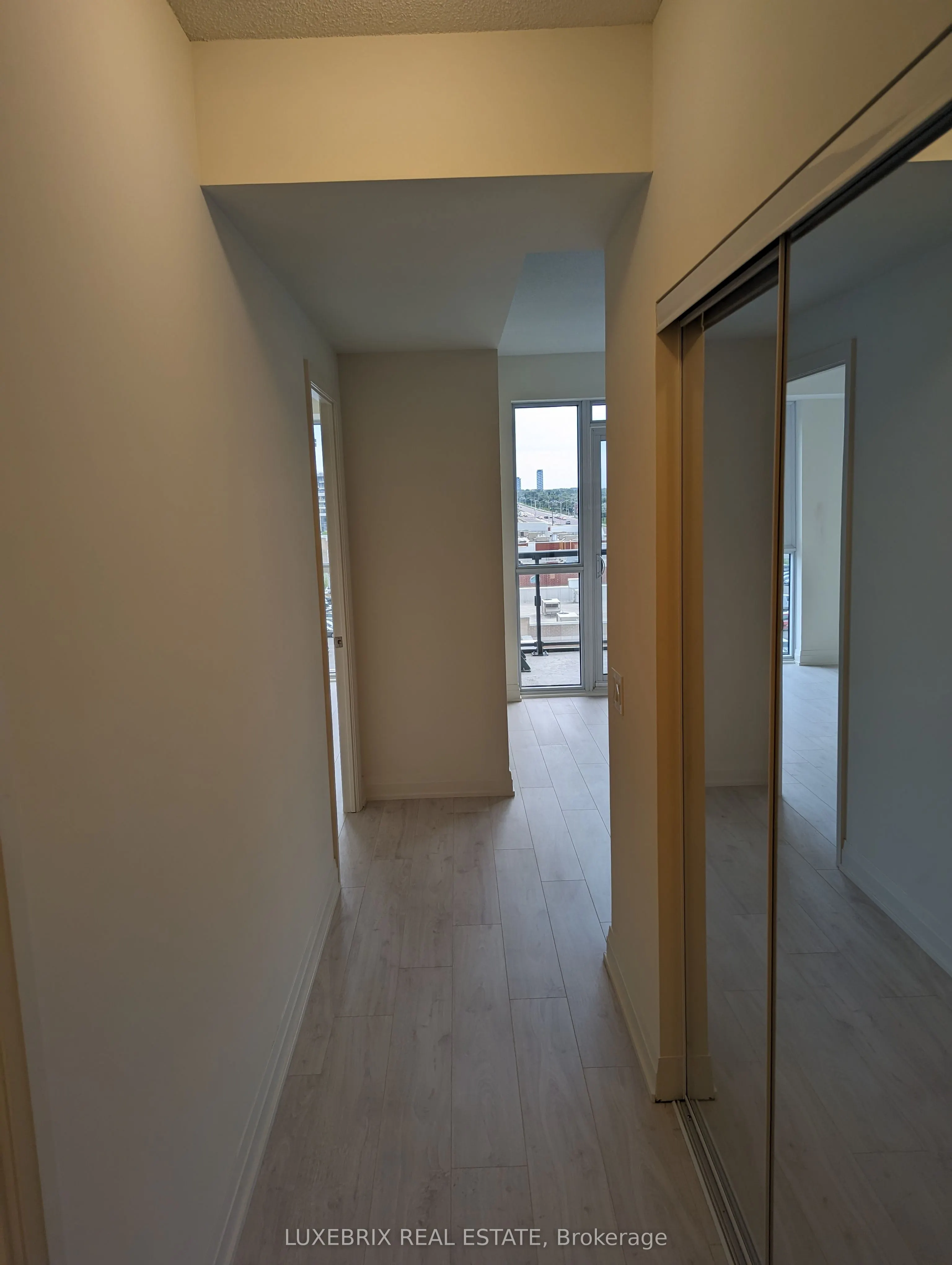 509 Dundas Street W #516