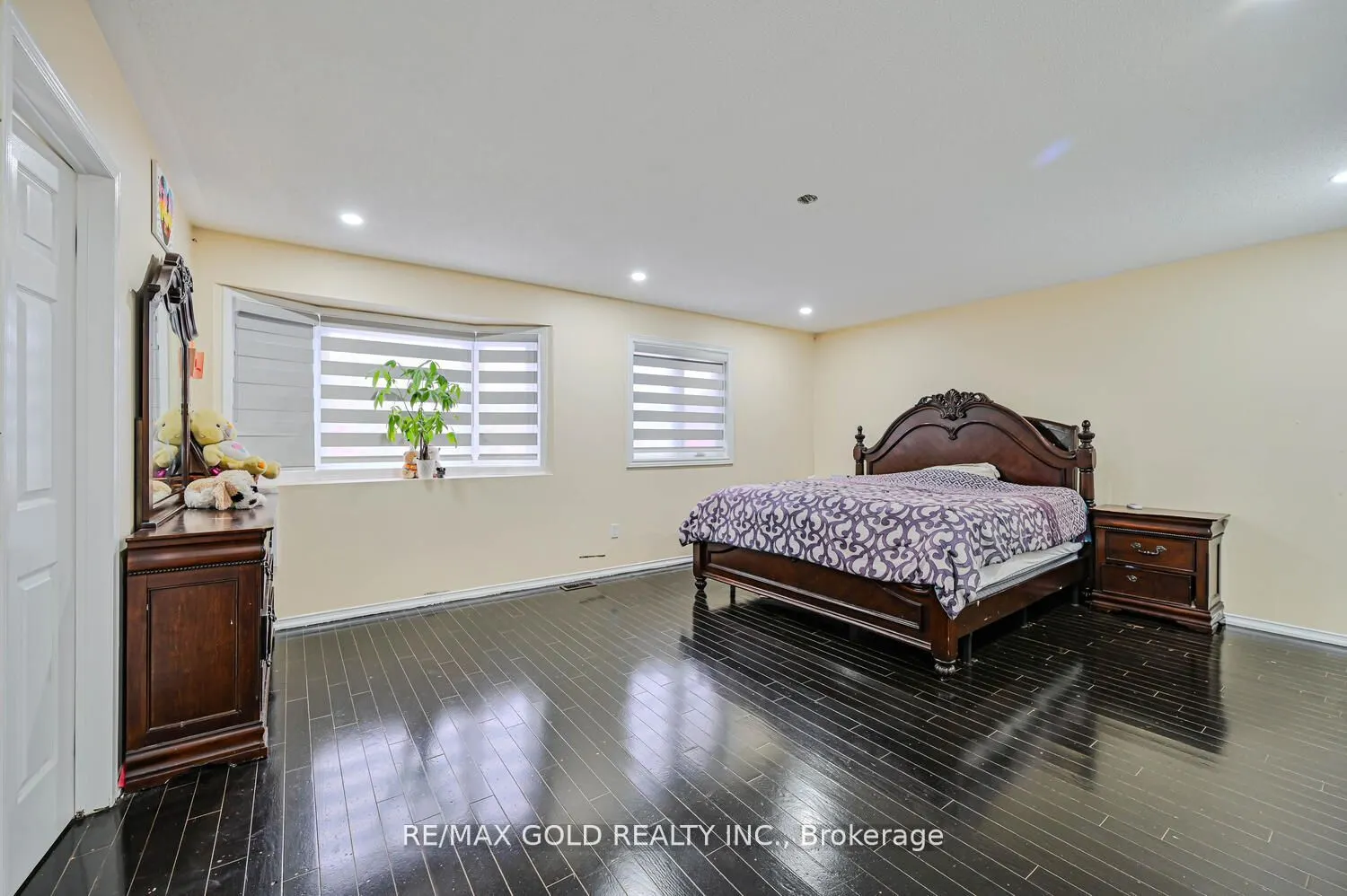 247 Cresthaven Road