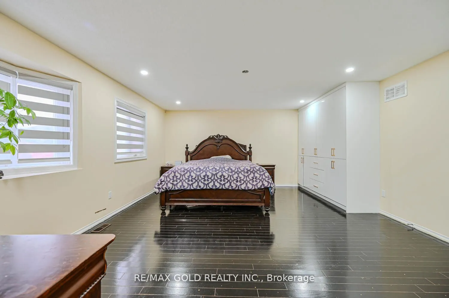 247 Cresthaven Road