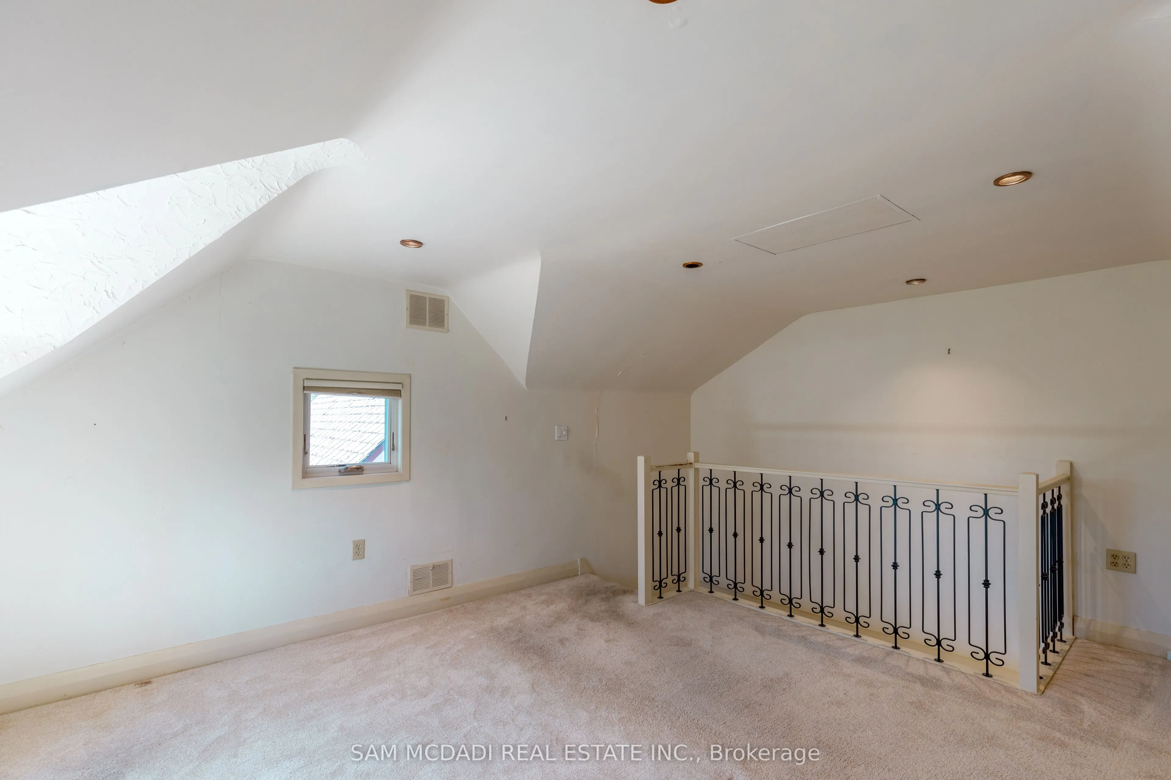 62 Maple Avenue S