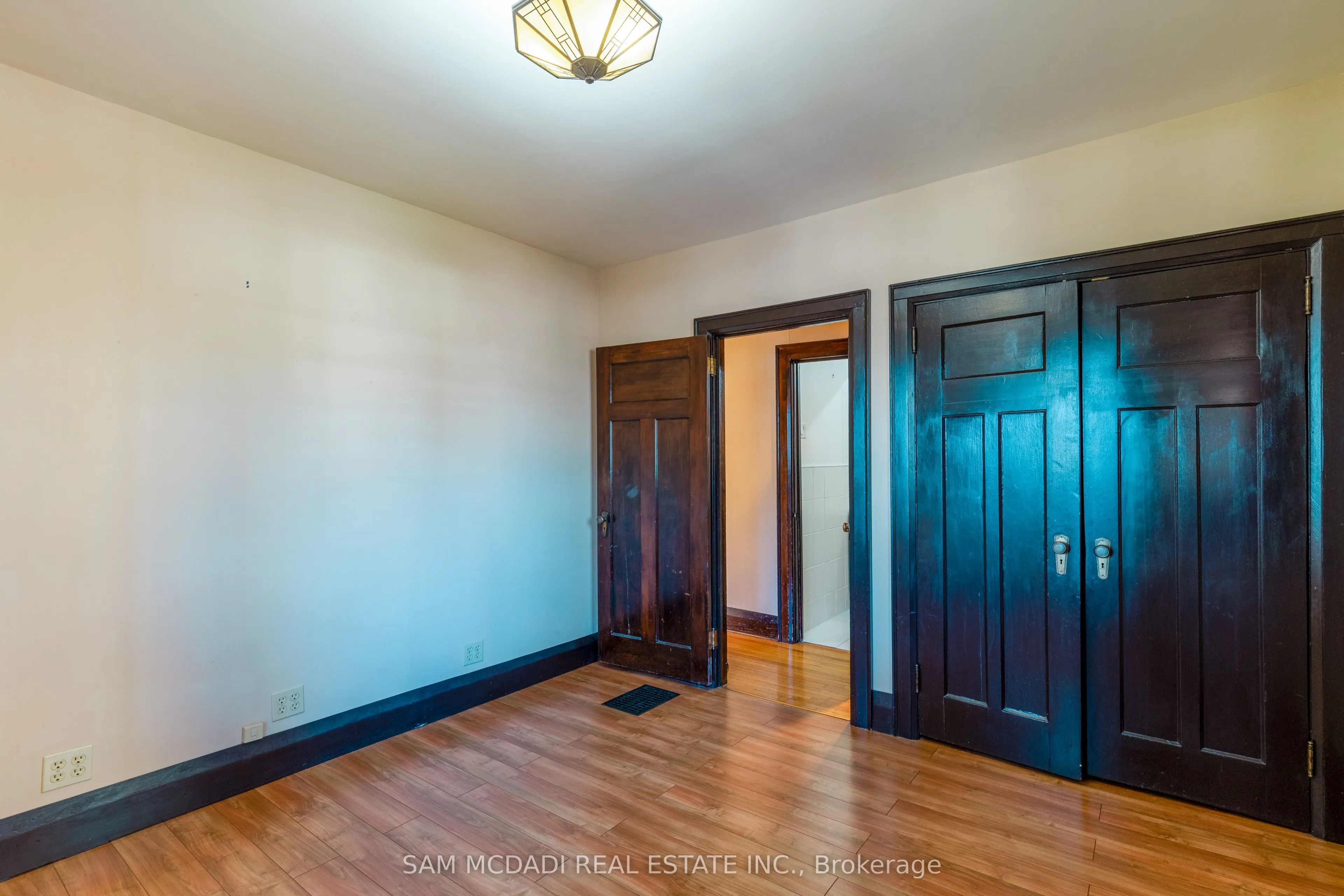 62 Maple Avenue S