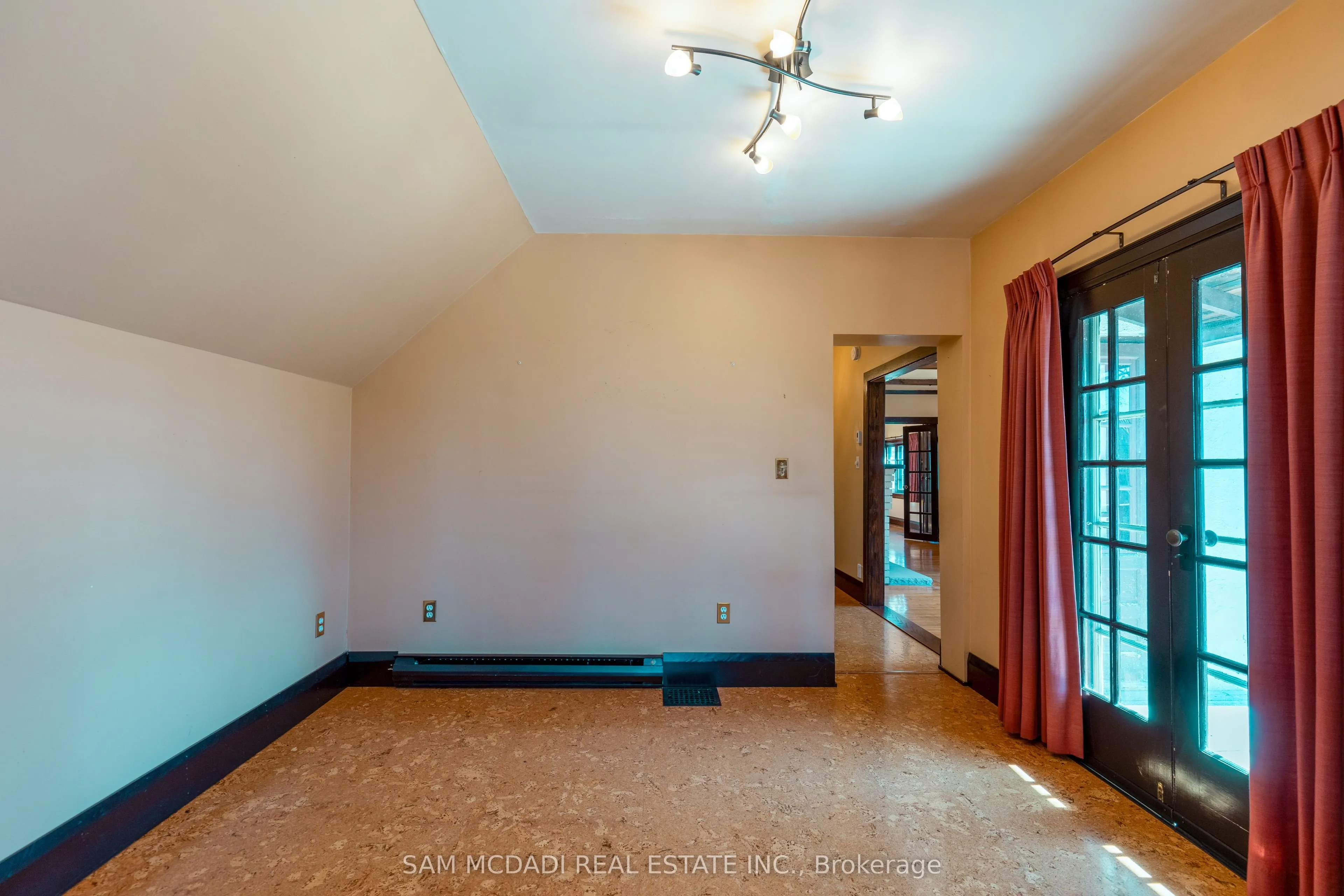62 Maple Avenue S