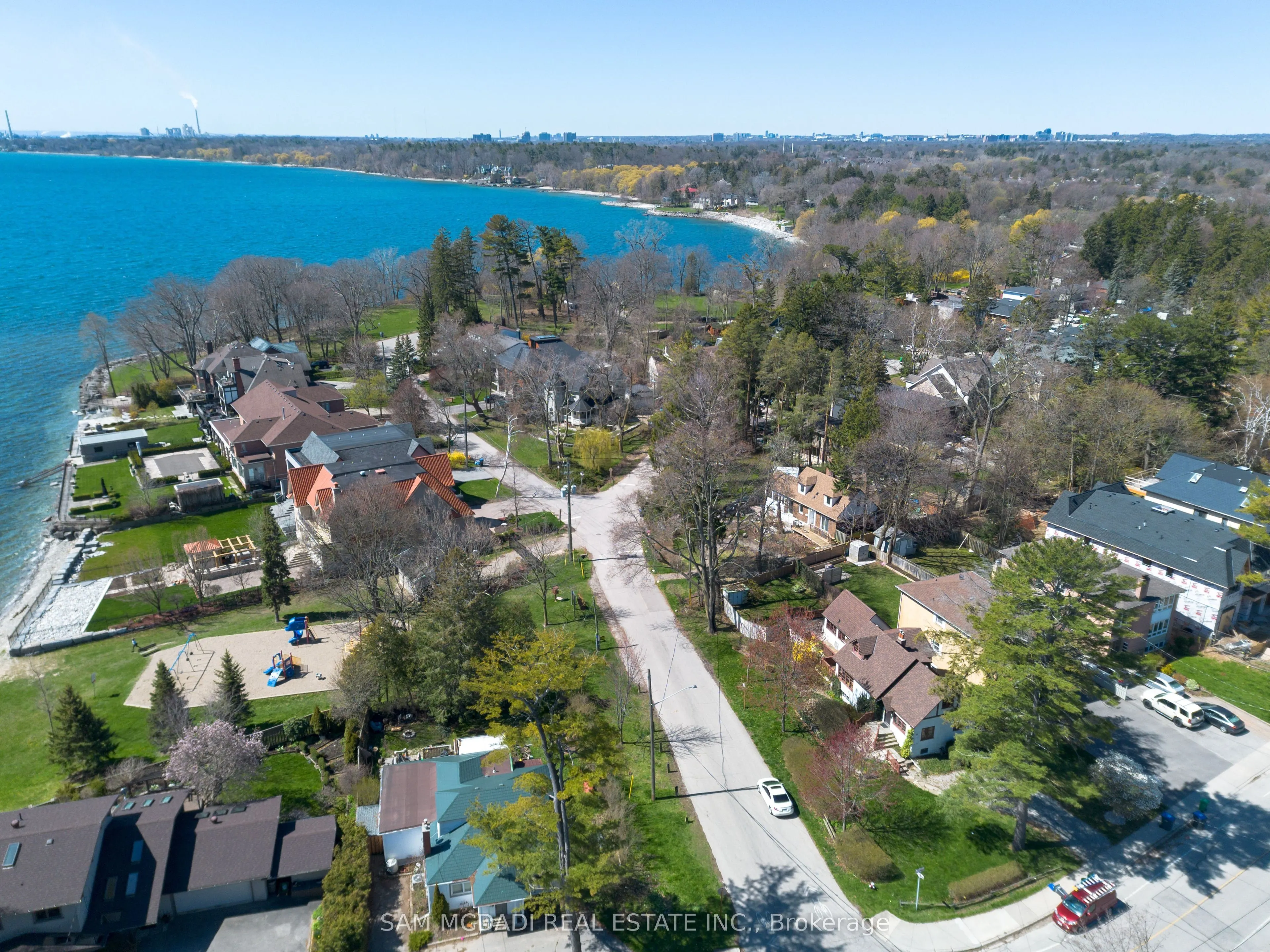 62 Maple Avenue S