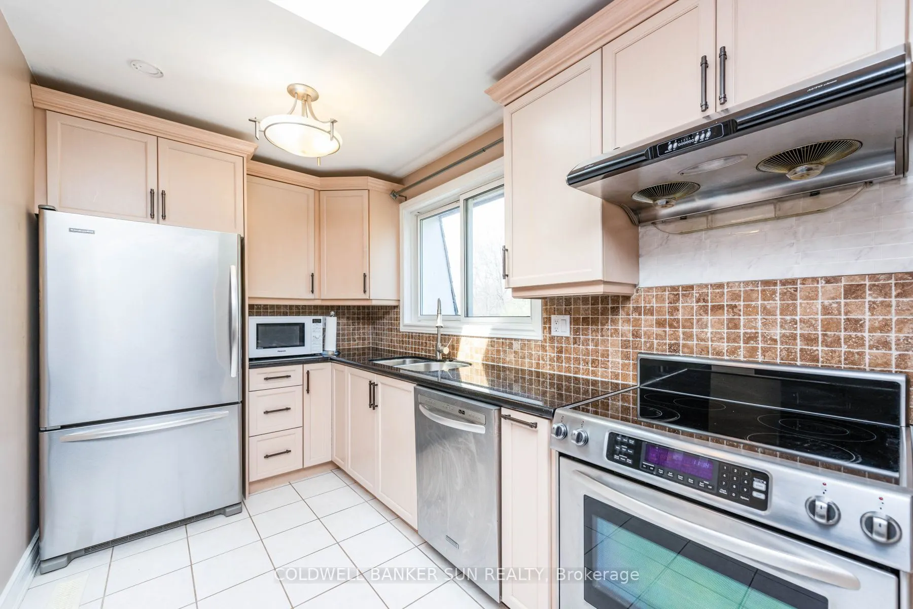 2483 Yarmouth Crescent