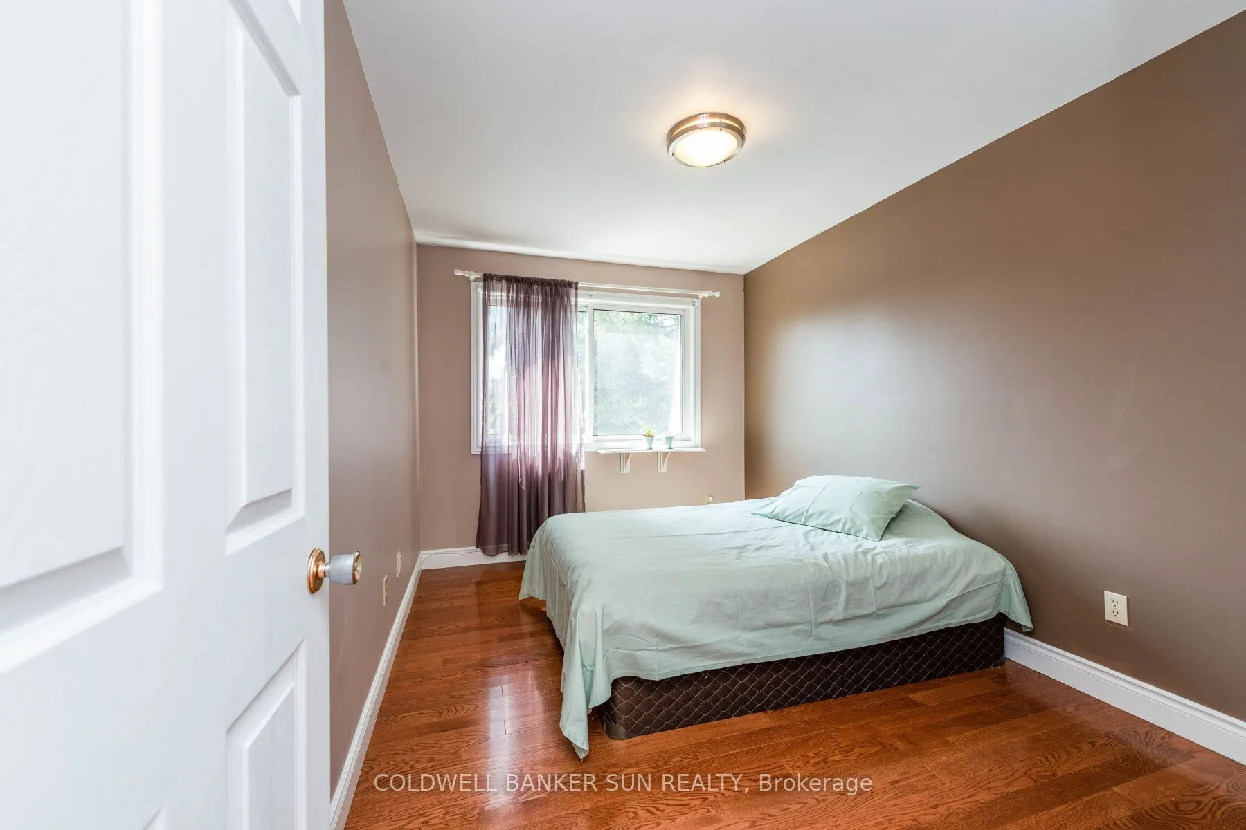 2483 Yarmouth Crescent