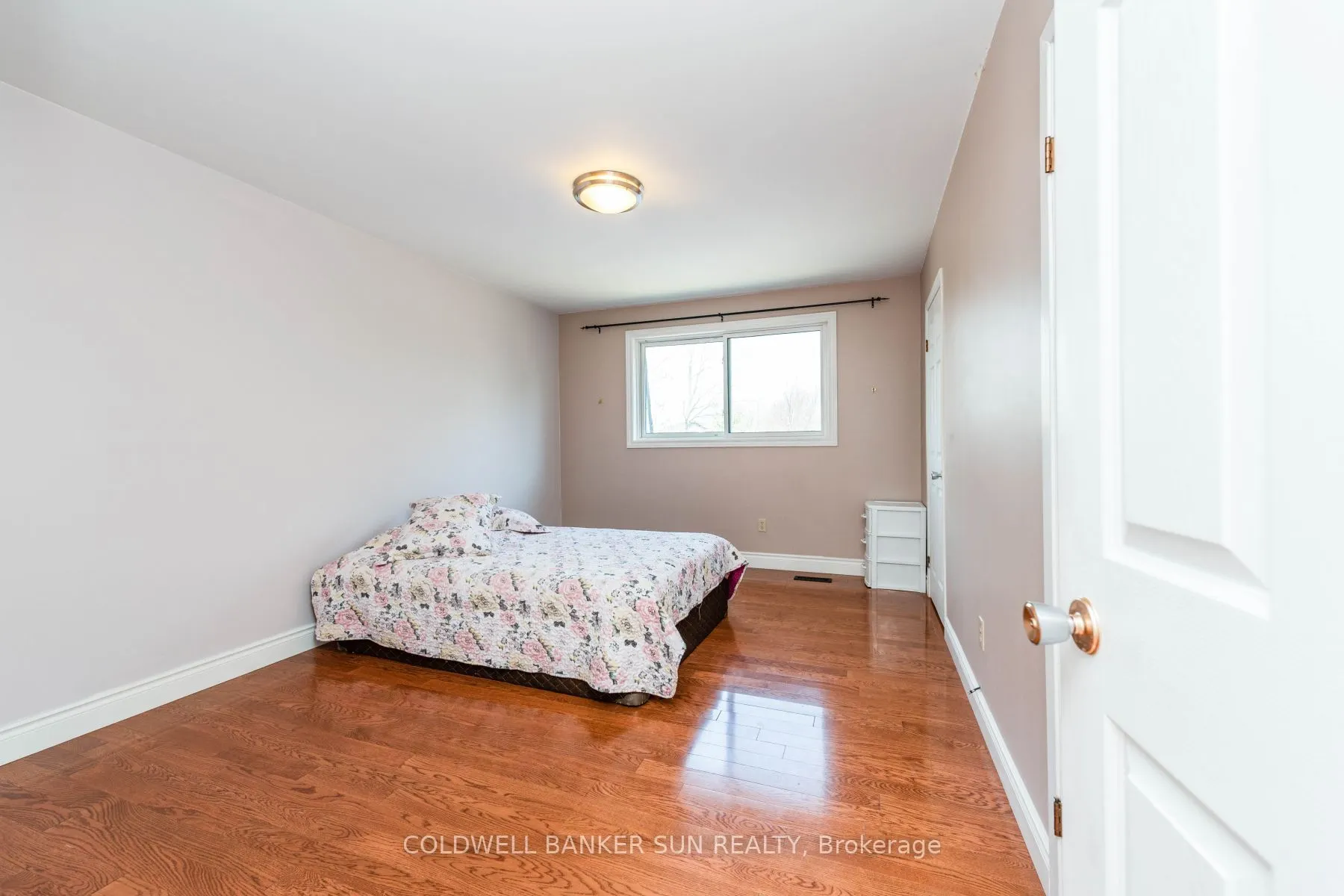 2483 Yarmouth Crescent