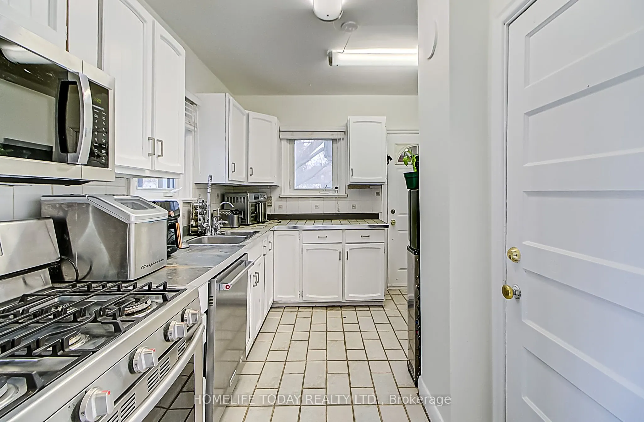 1331 St. James Avenue