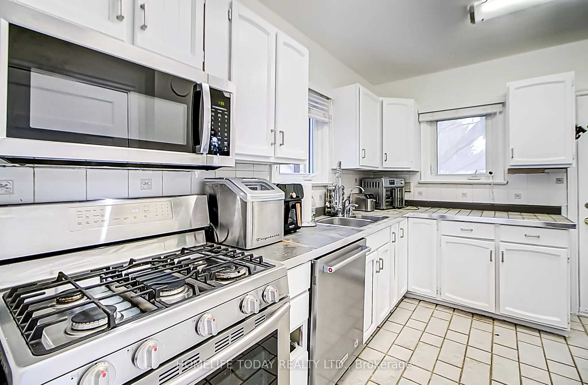 1331 St. James Avenue