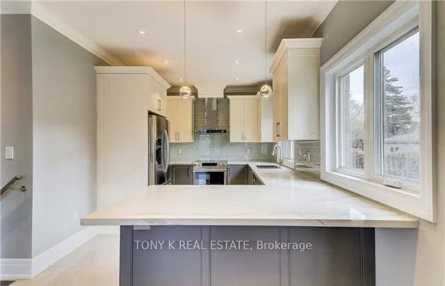 1 Aura Lea Boulevard