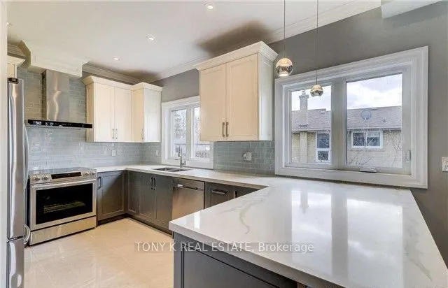 1 Aura Lea Boulevard