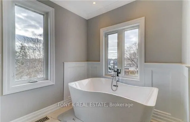 1 Aura Lea Boulevard