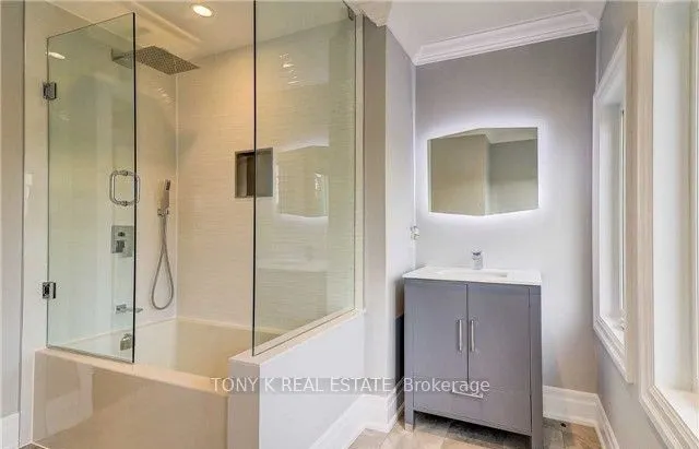 1 Aura Lea Boulevard