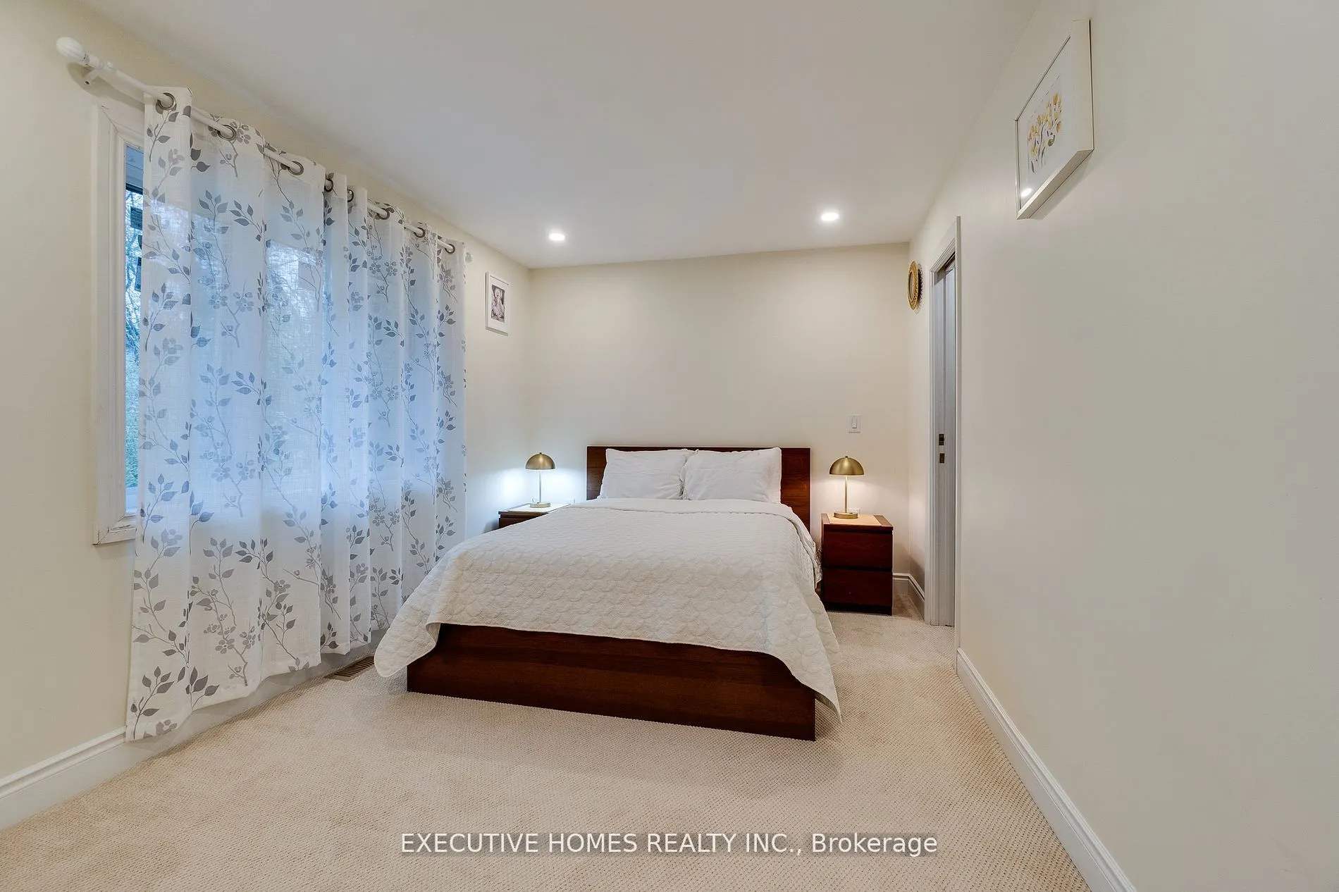 208 Glen Oak Drive