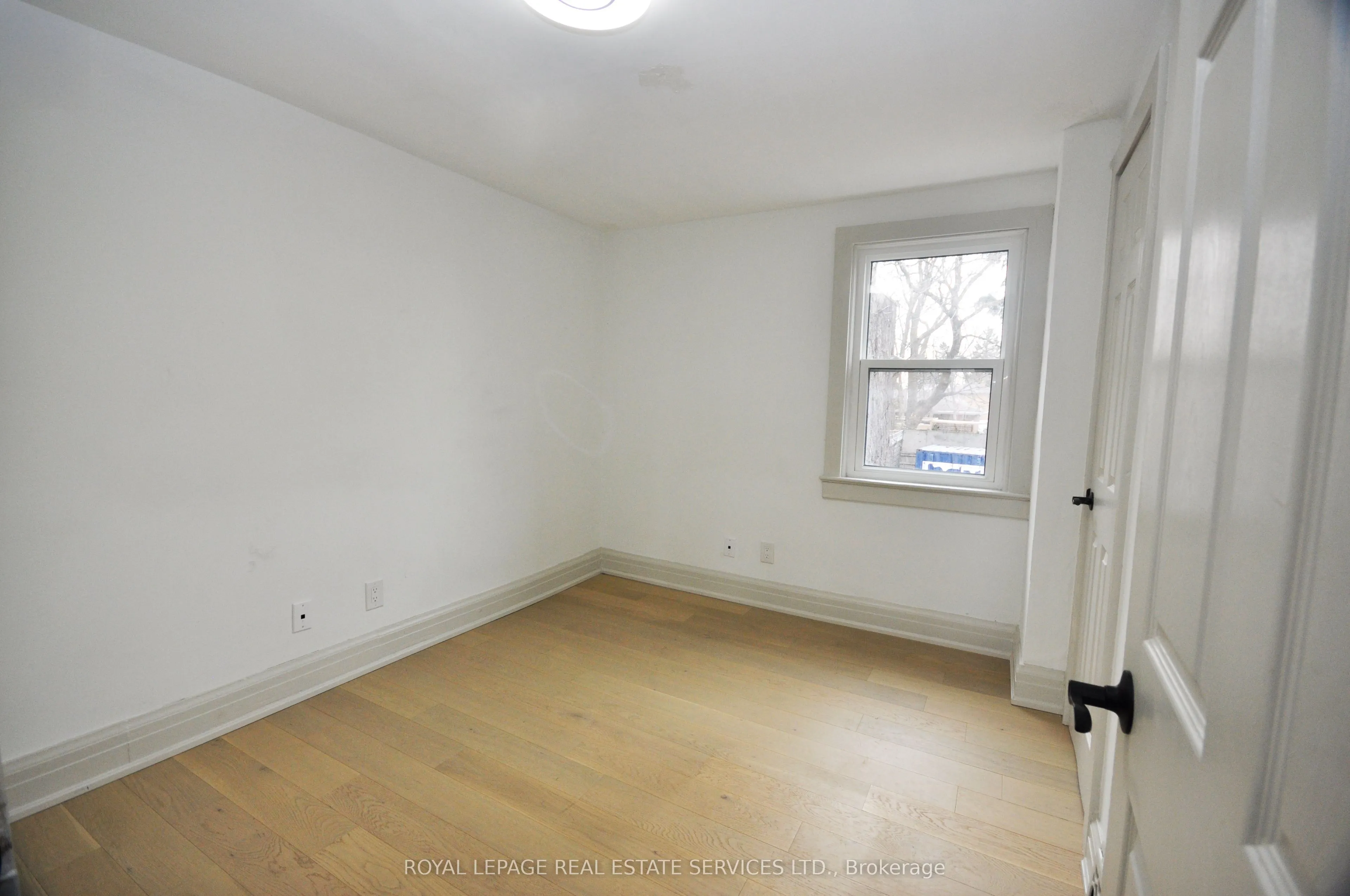 618 Lakeshore Road E