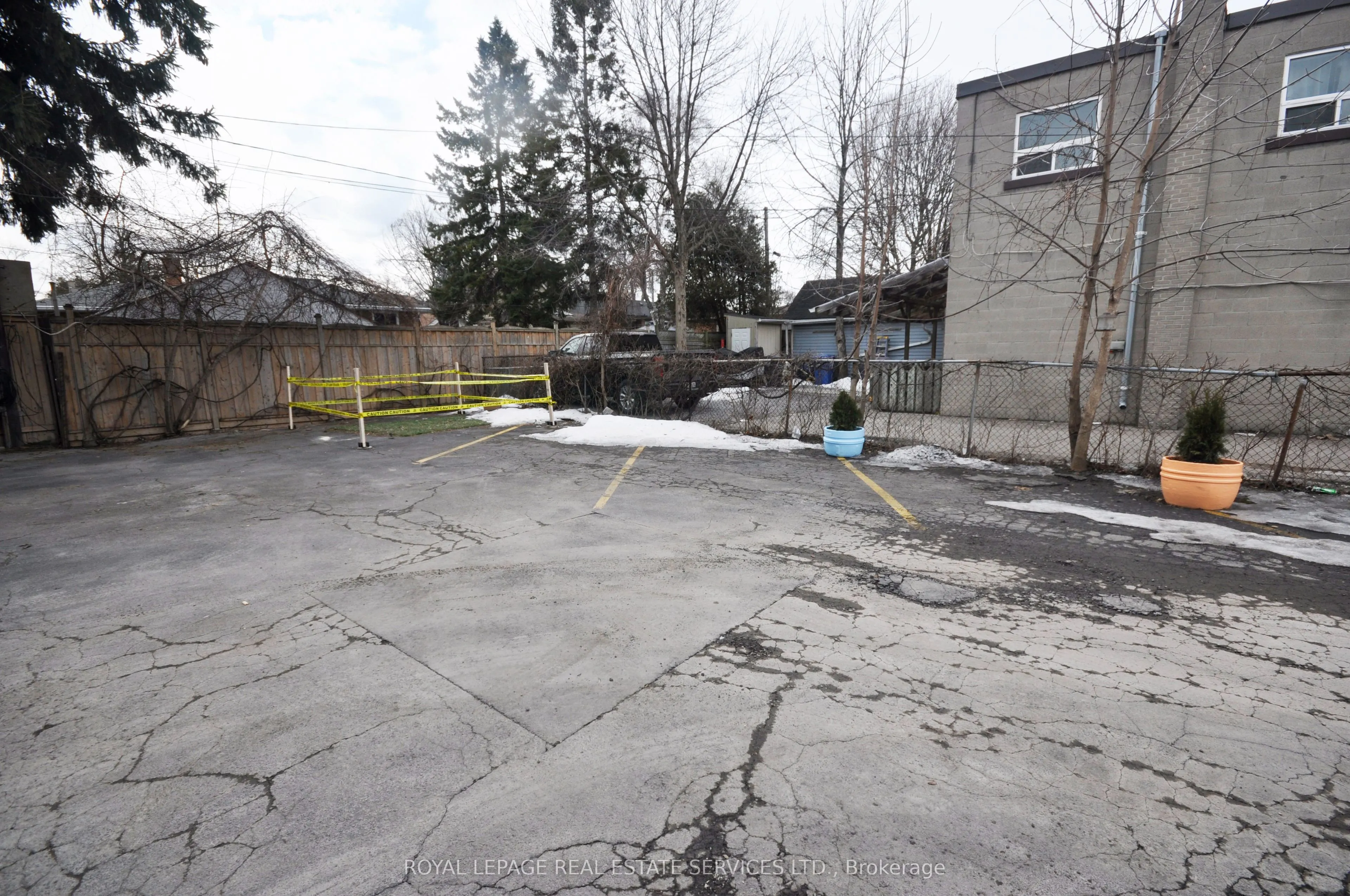 618 Lakeshore Road E