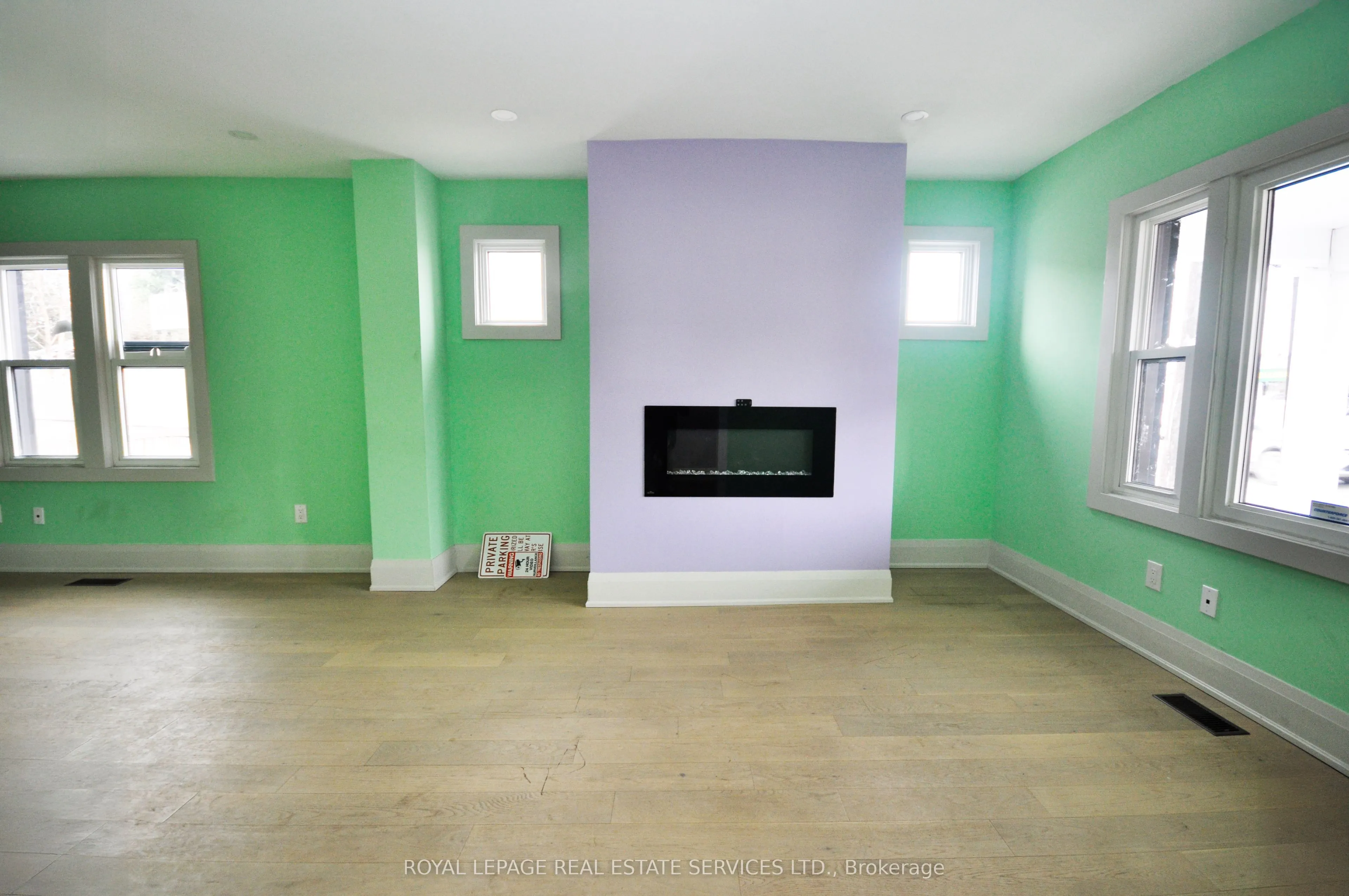 618 Lakeshore Road E