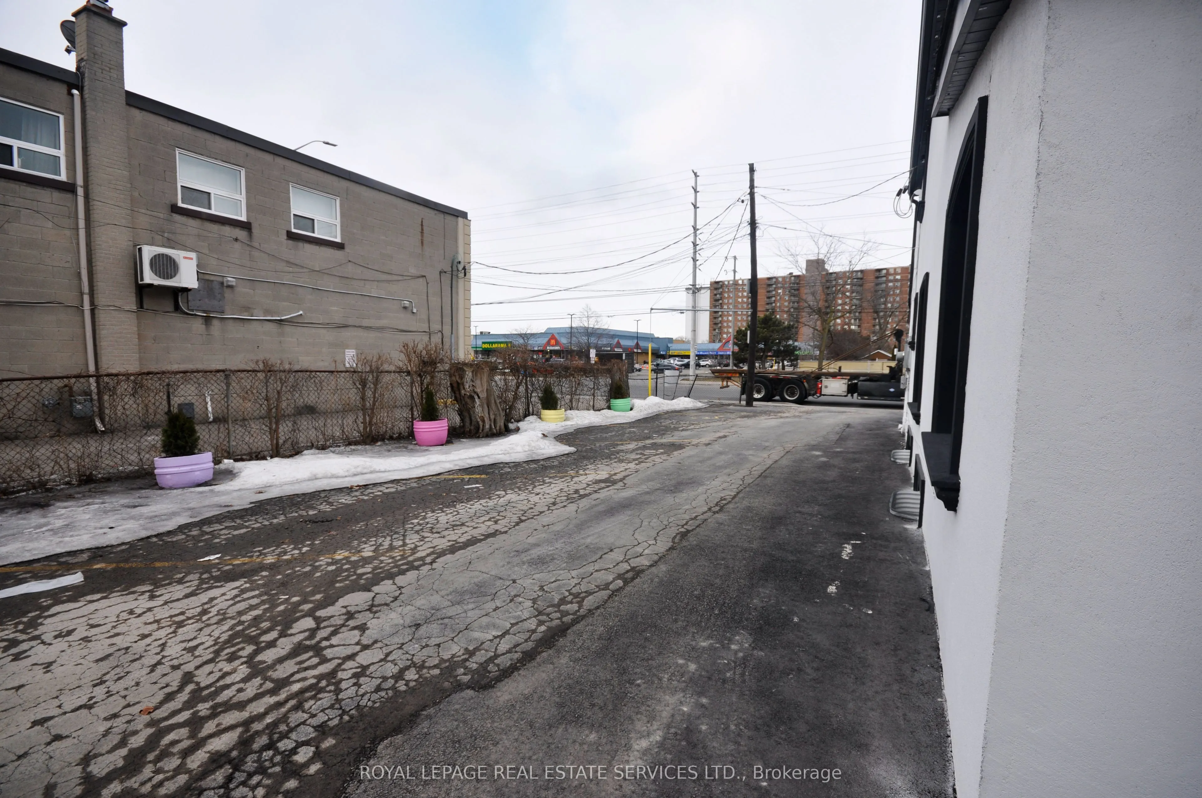 618 Lakeshore Road E