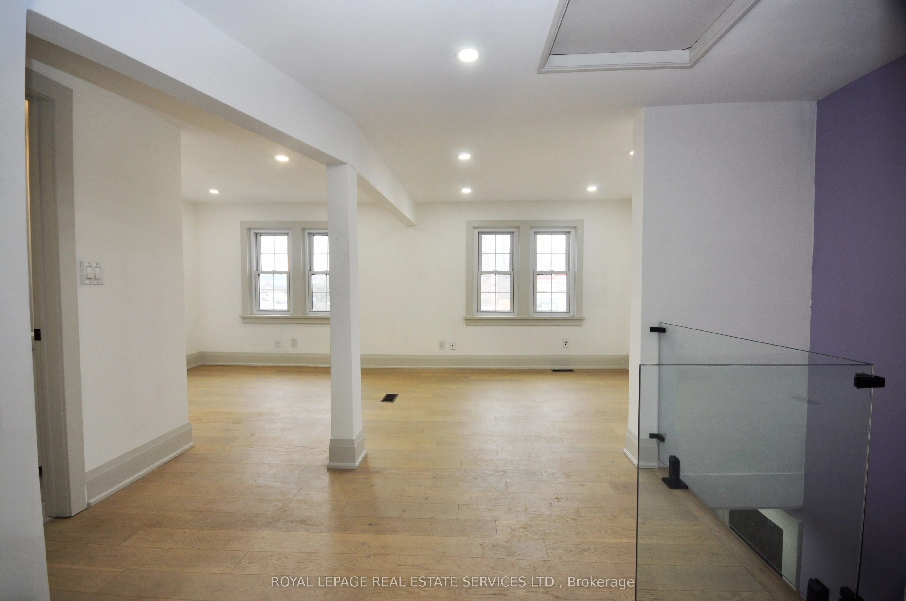 618 Lakeshore Road E