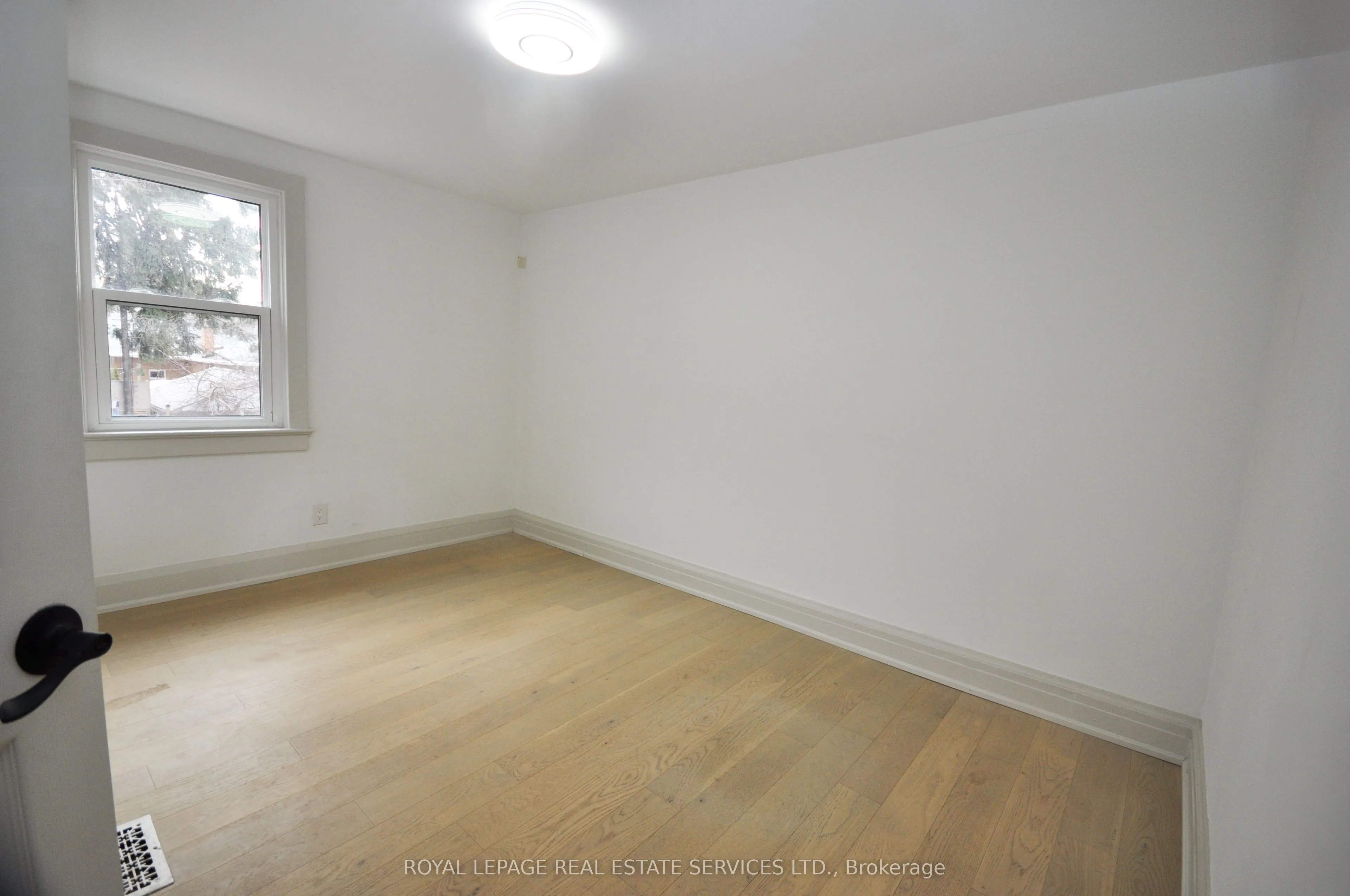 618 Lakeshore Road E