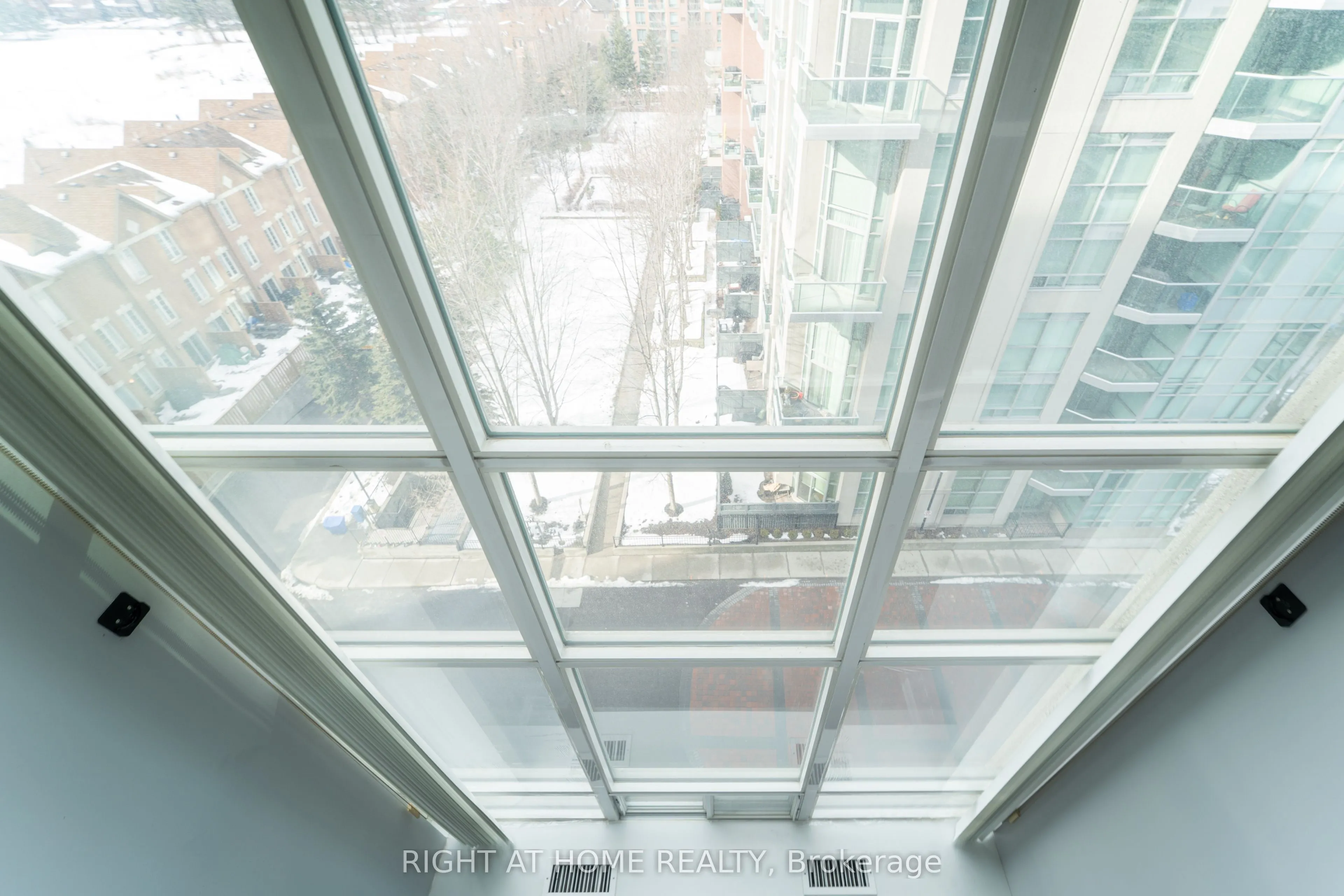 300 Manitoba Street #426