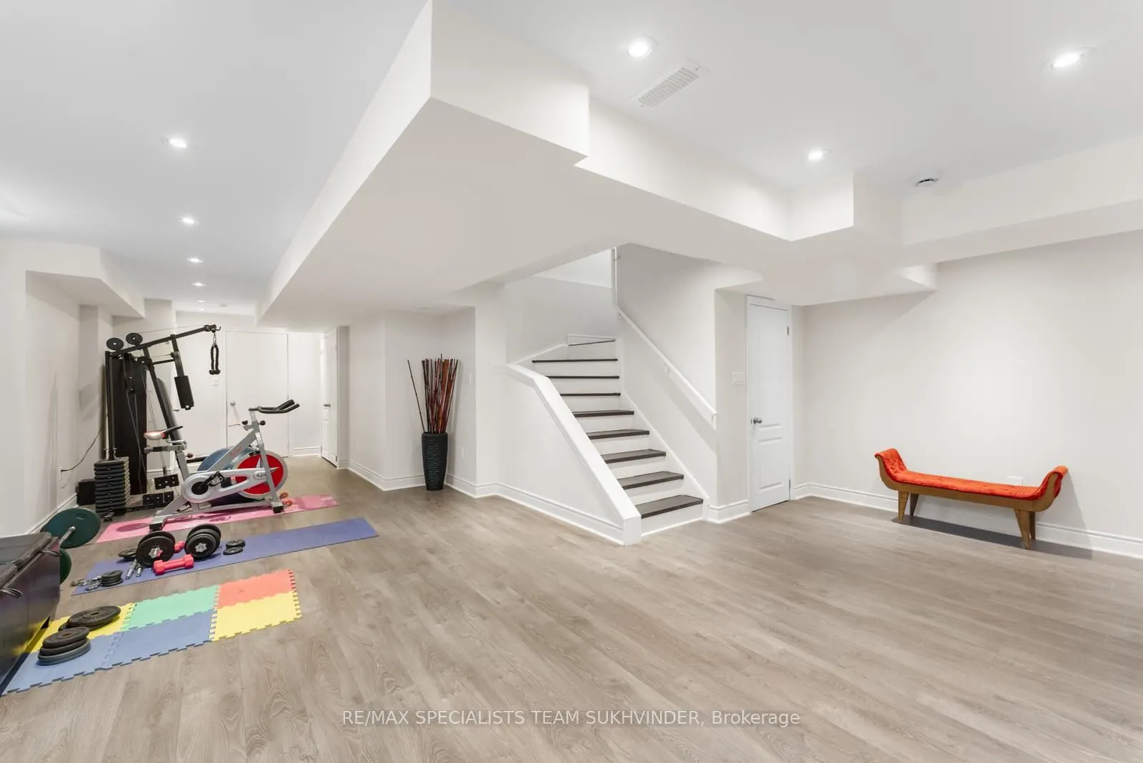 2 STONECROP Road