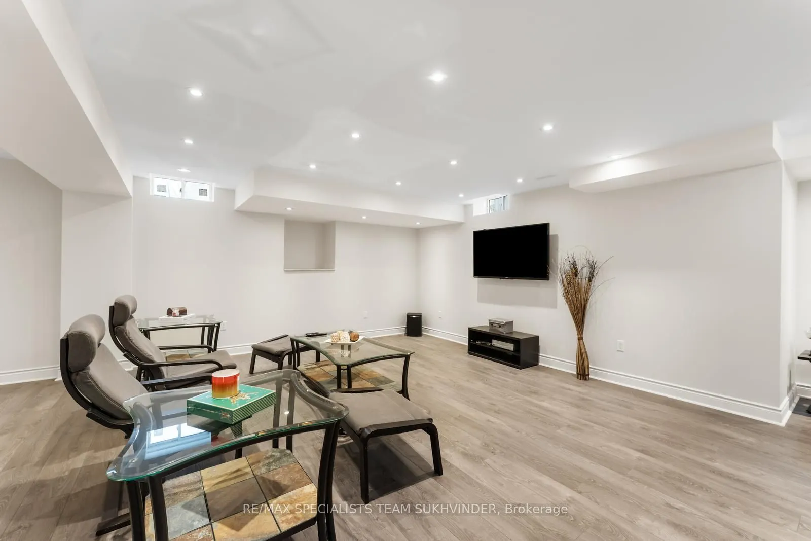2 STONECROP Road