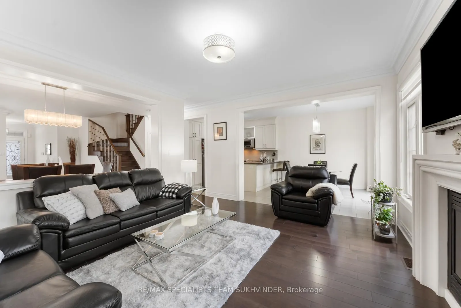 2 STONECROP Road