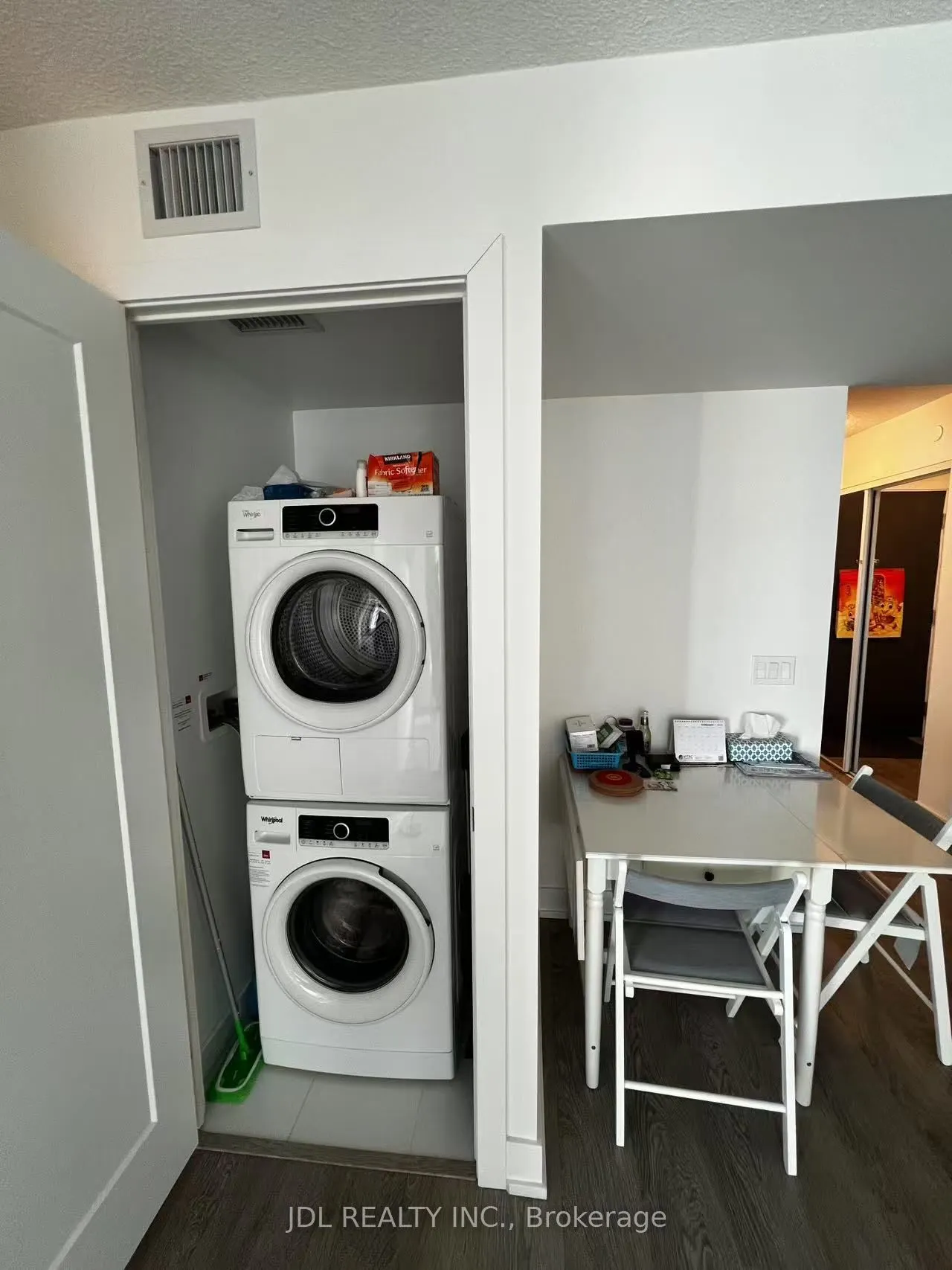 9 Mabelle Avenue, #2215