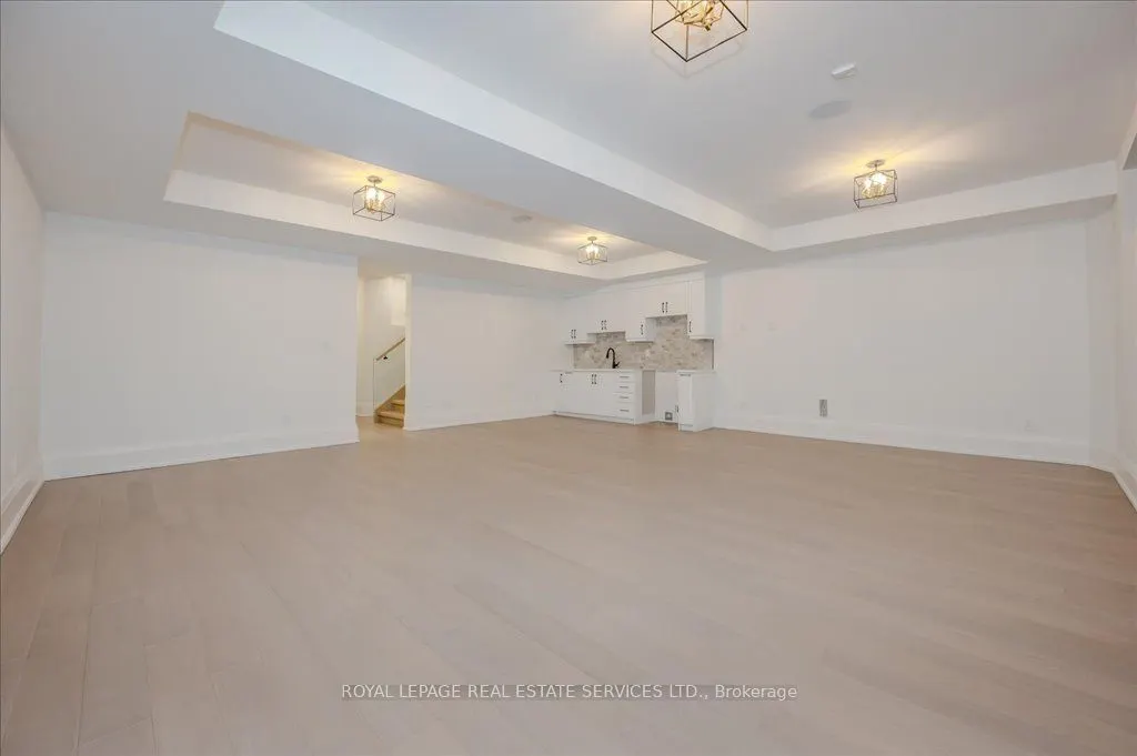 78 South Kingsway
