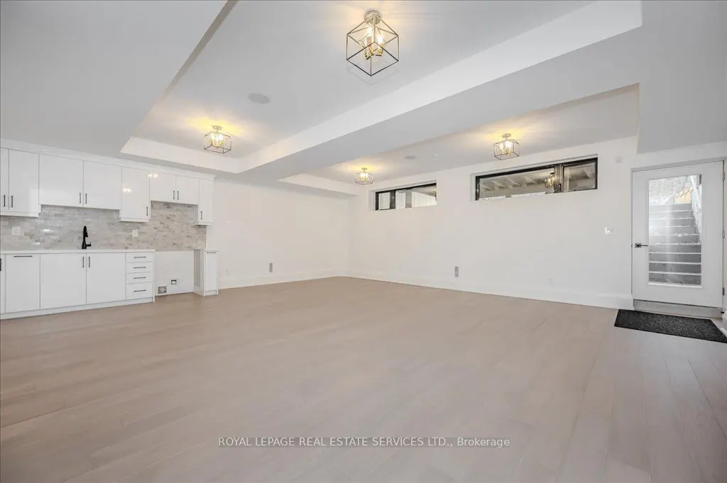 78 South Kingsway