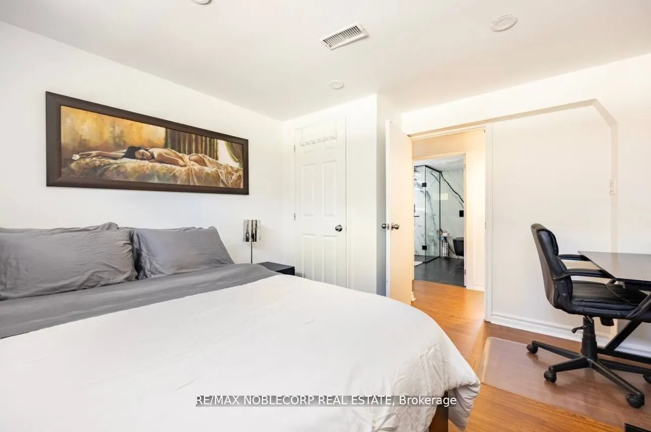 4230 Bloor Street W