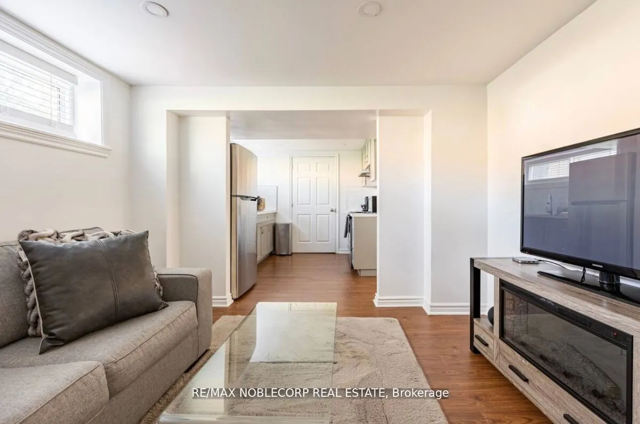 4230 Bloor Street W