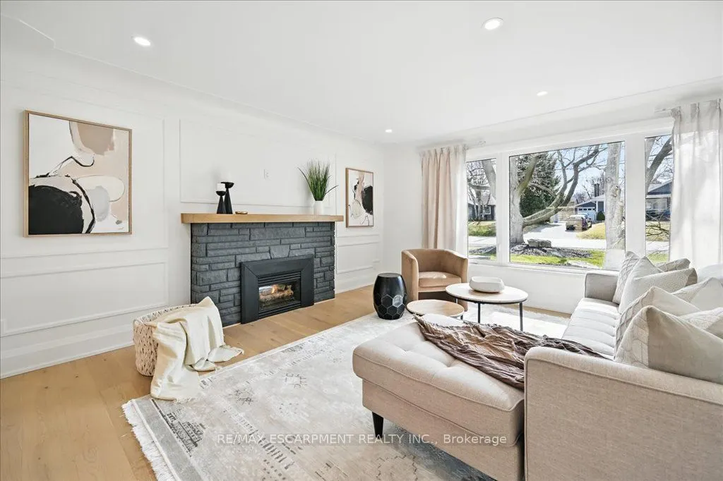 869 CONDOR Drive