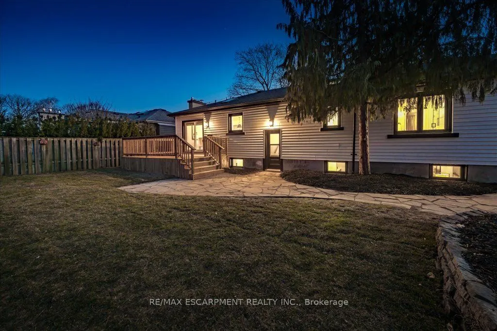 869 CONDOR Drive